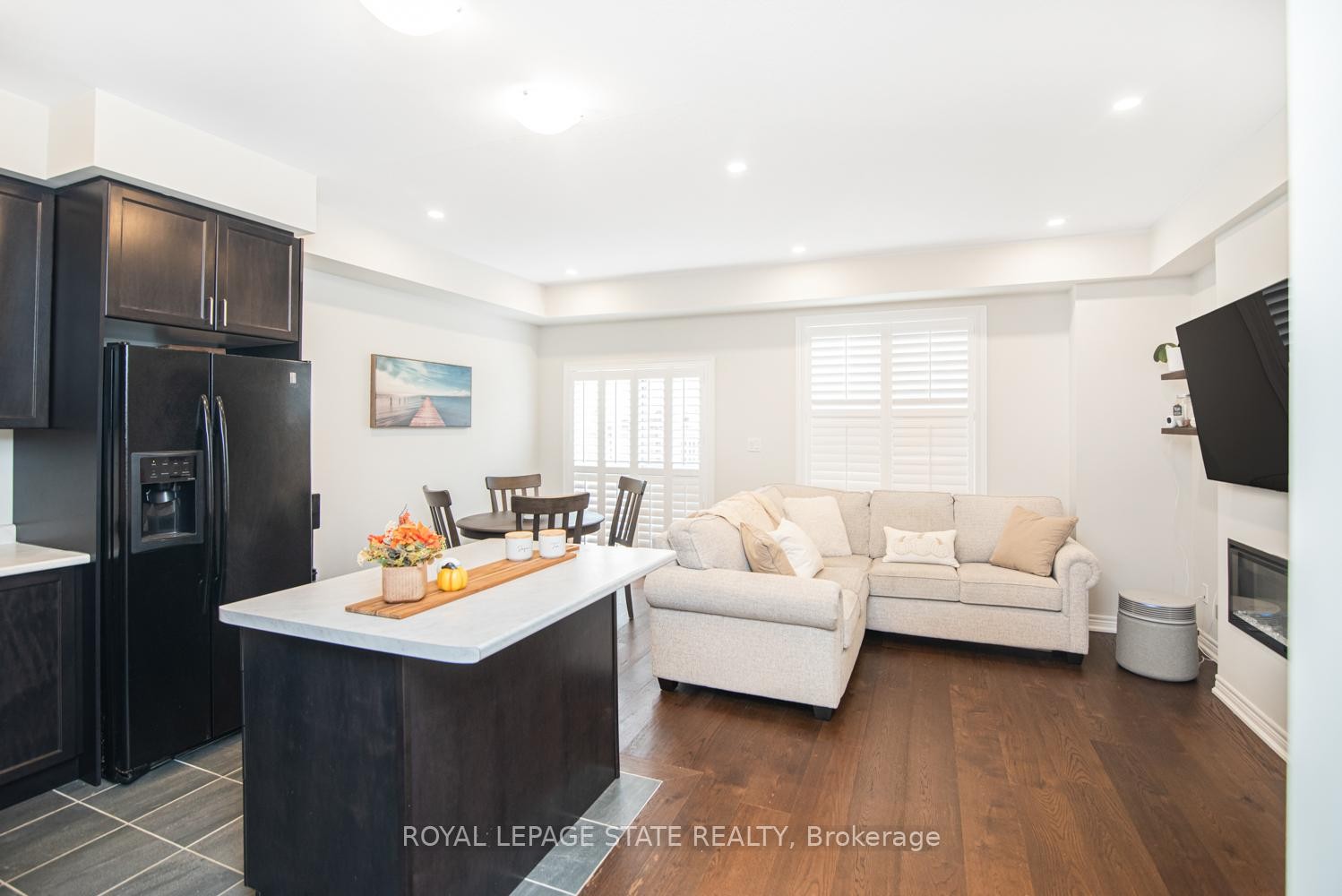 









8


Mia

Drive,
Hamilton,




ON
L9B 0K1

