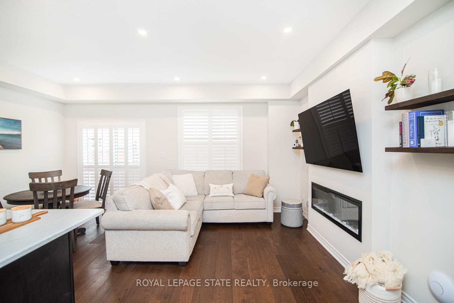 









8


Mia

Drive,
Hamilton,




ON
L9B 0K1

