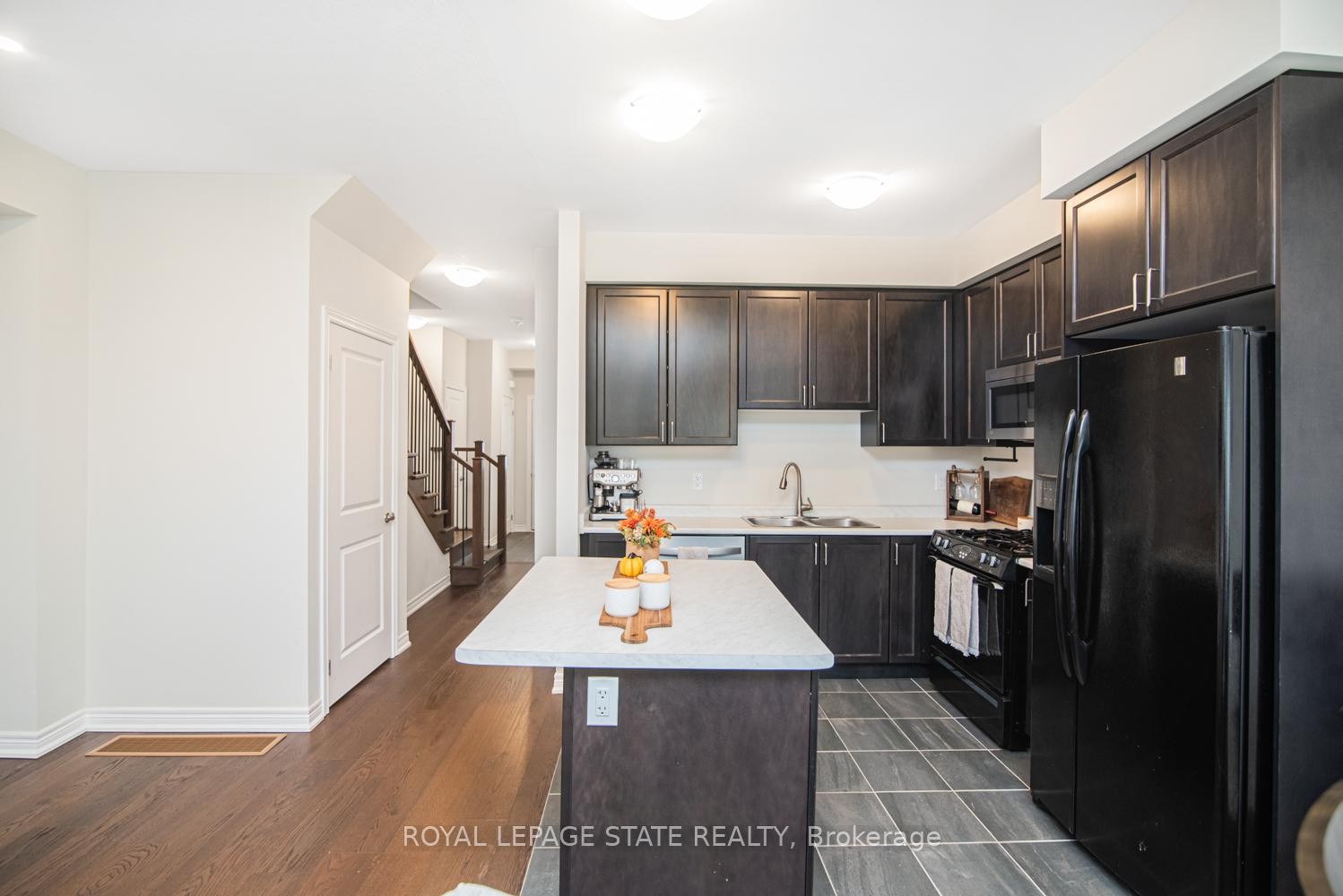 









8


Mia

Drive,
Hamilton,




ON
L9B 0K1

