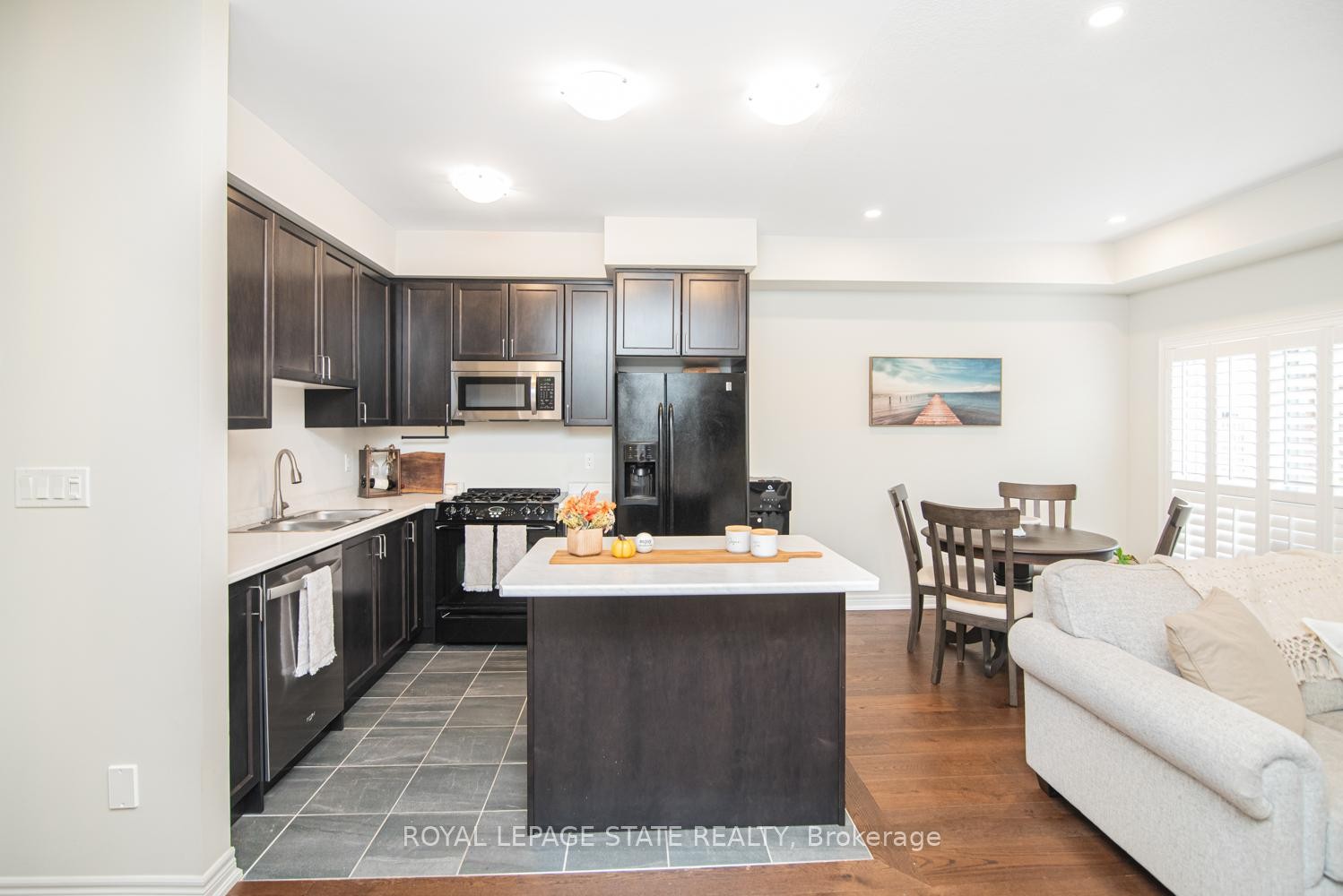 









8


Mia

Drive,
Hamilton,




ON
L9B 0K1

