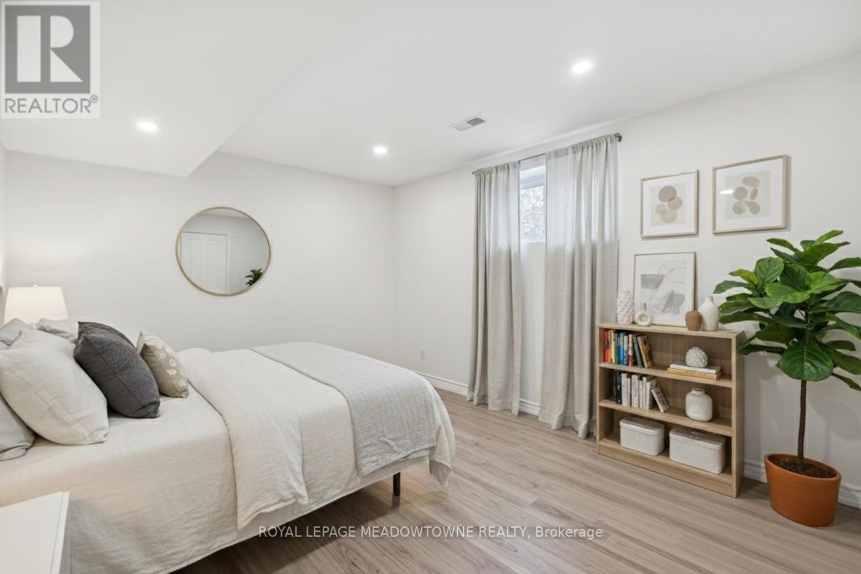 












63 WESTRA DRIVE

,
Guelph,




Ontario
N1K0B5

