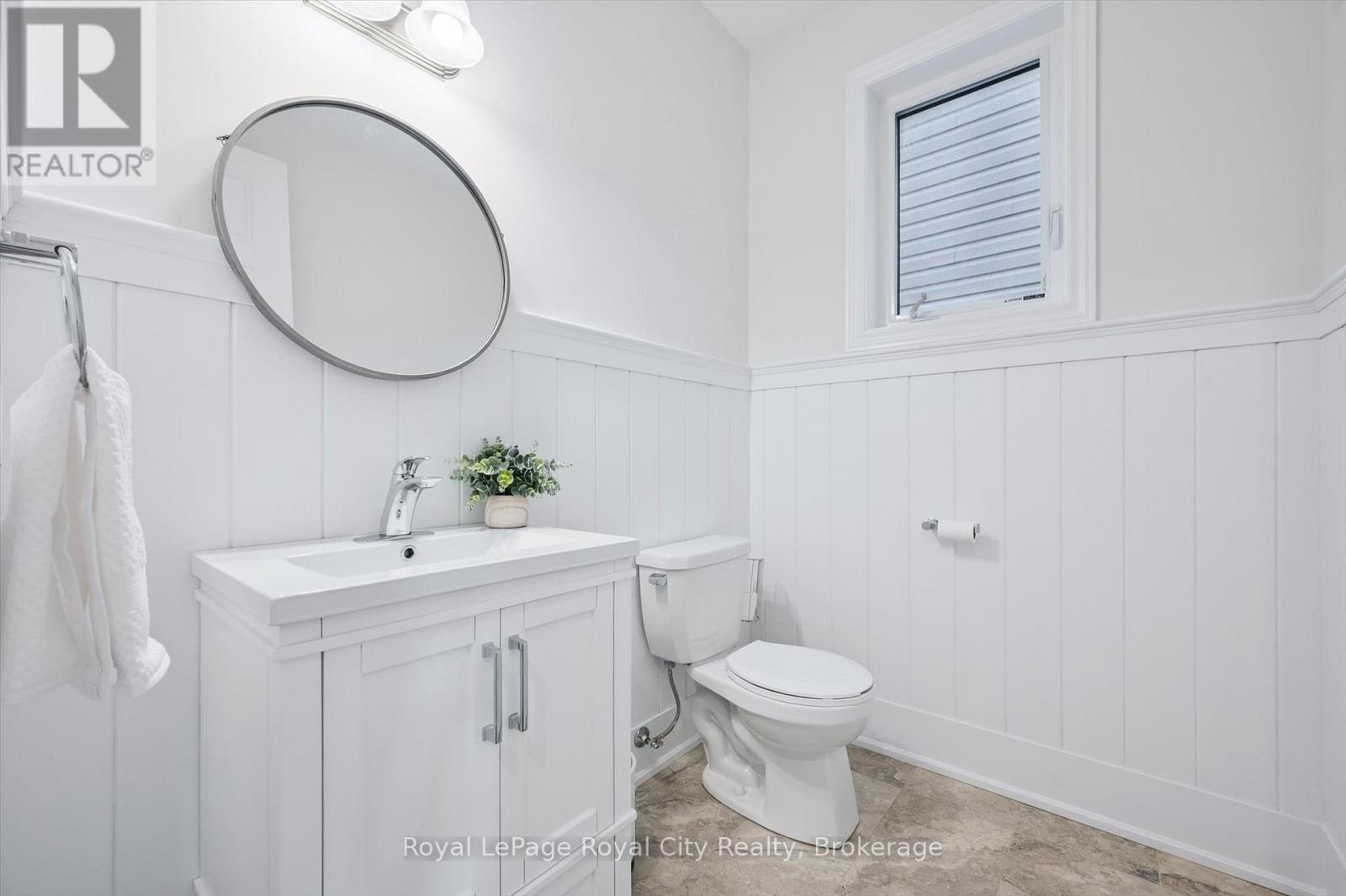 












98 KAY CRESCENT

,
Centre Wellington (Fergus),




Ontario
N1M0G2

