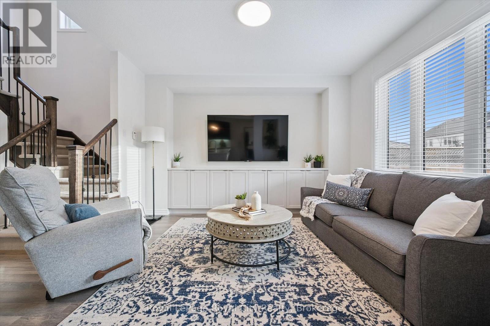 












98 KAY CRESCENT

,
Centre Wellington (Fergus),




Ontario
N1M0G2

