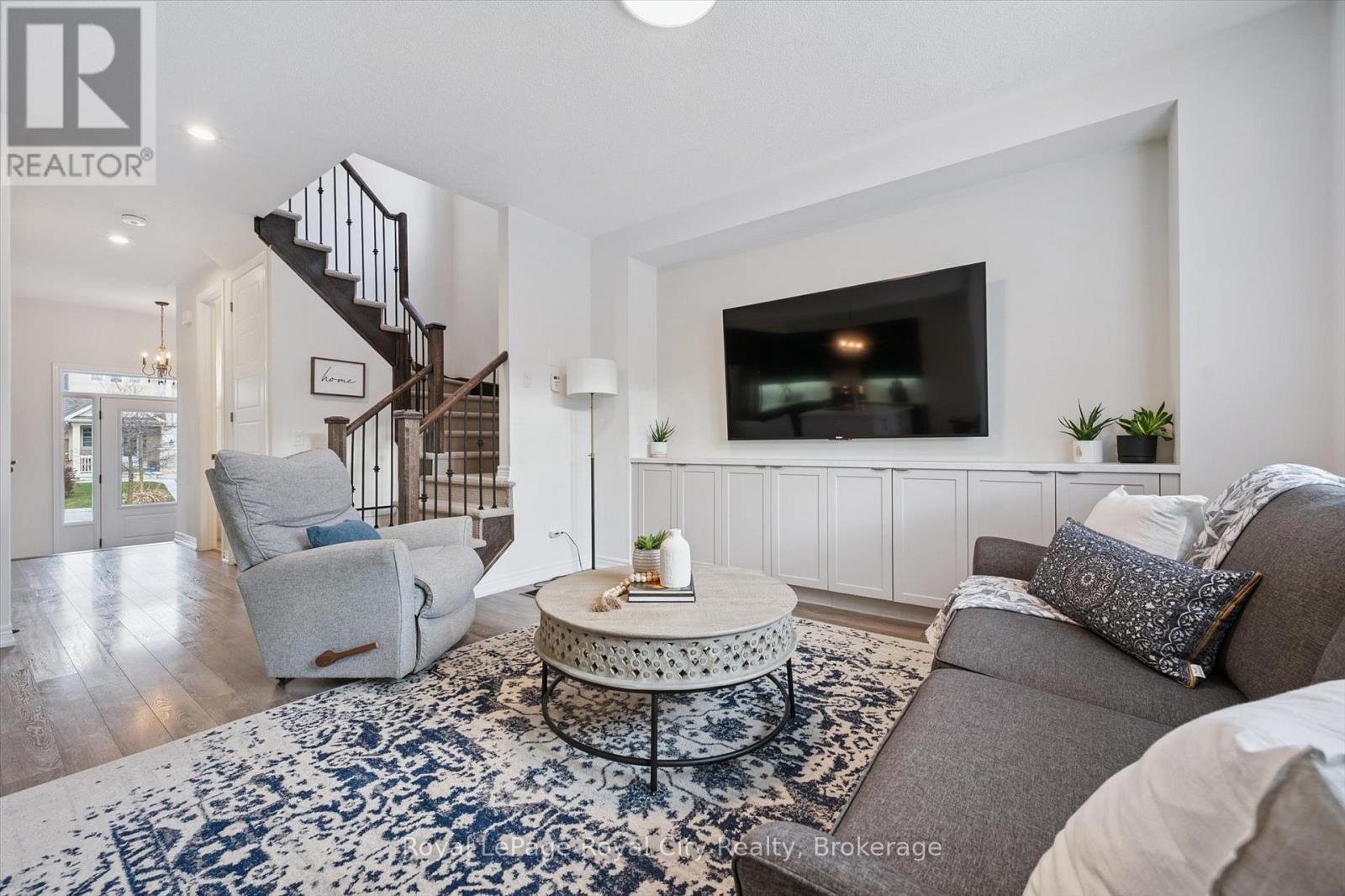 












98 KAY CRESCENT

,
Centre Wellington (Fergus),




Ontario
N1M0G2

