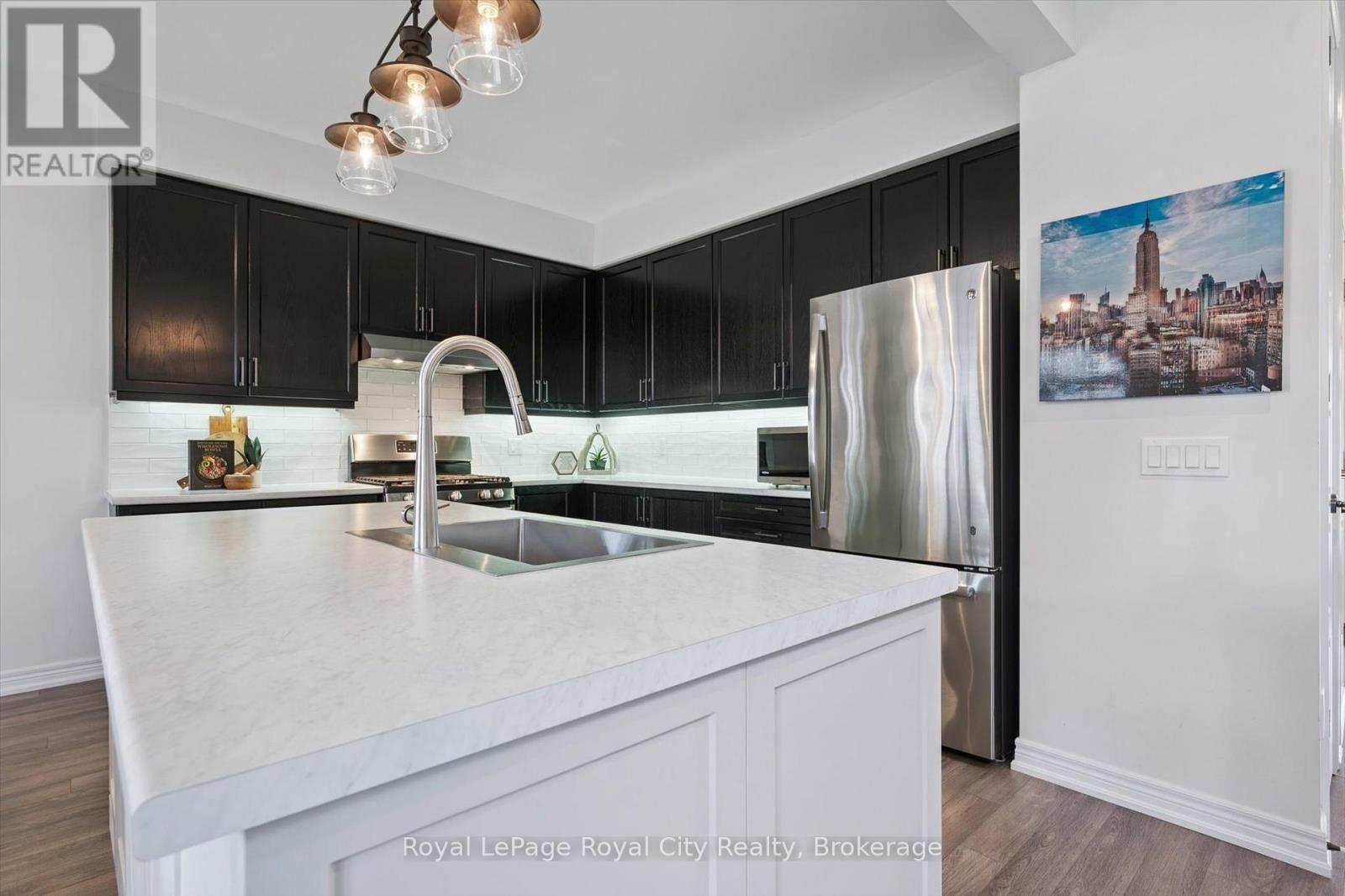 












98 KAY CRESCENT

,
Centre Wellington (Fergus),




Ontario
N1M0G2

