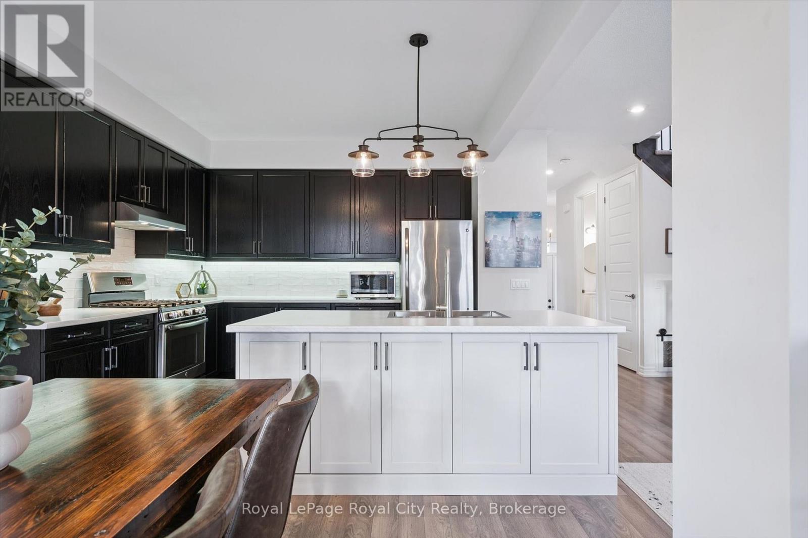 












98 KAY CRESCENT

,
Centre Wellington (Fergus),




Ontario
N1M0G2

