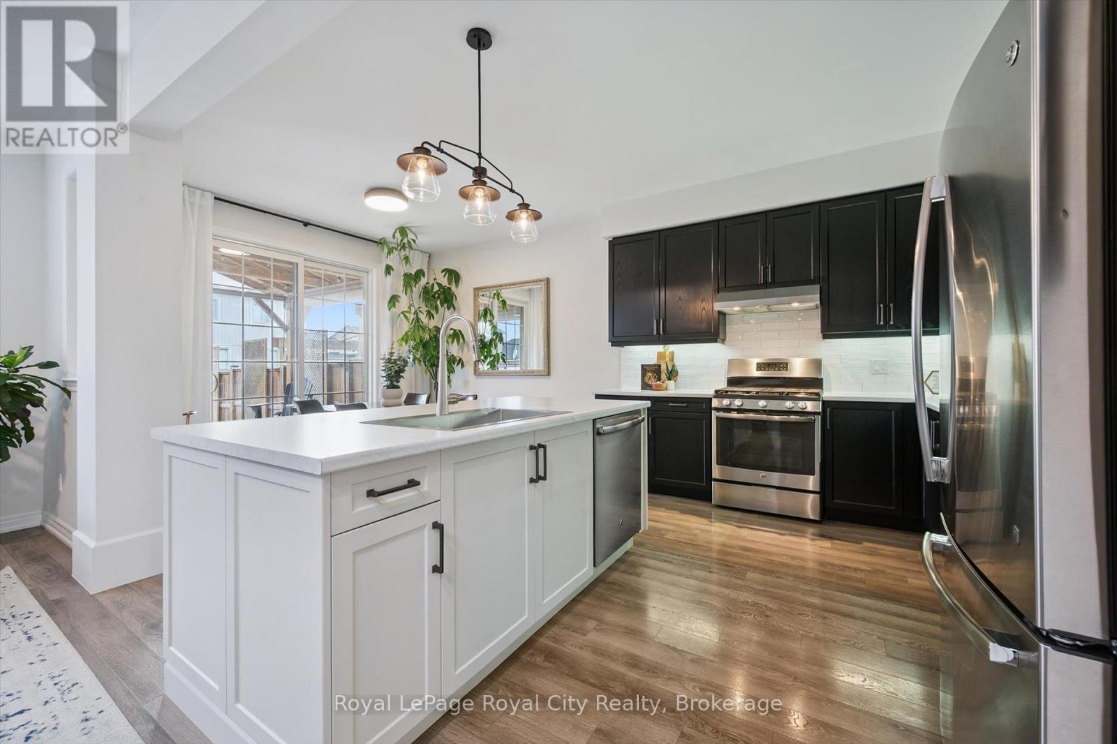 












98 KAY CRESCENT

,
Centre Wellington (Fergus),




Ontario
N1M0G2

