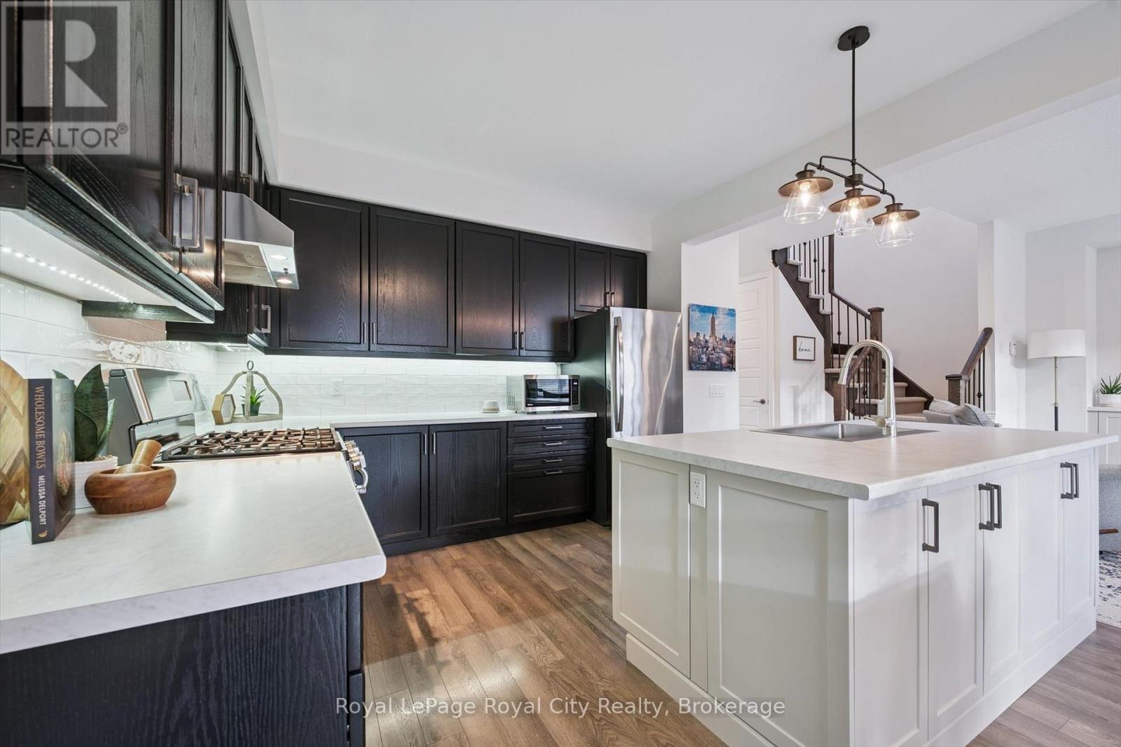 












98 KAY CRESCENT

,
Centre Wellington (Fergus),




Ontario
N1M0G2

