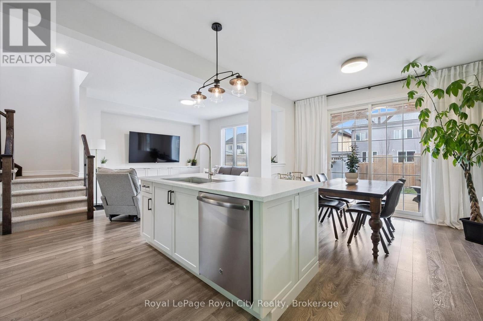 












98 KAY CRESCENT

,
Centre Wellington (Fergus),




Ontario
N1M0G2

