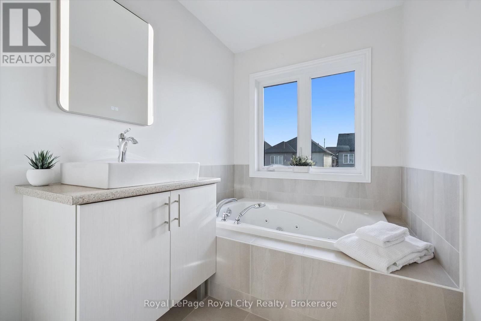 












98 KAY CRESCENT

,
Centre Wellington (Fergus),




Ontario
N1M0G2

