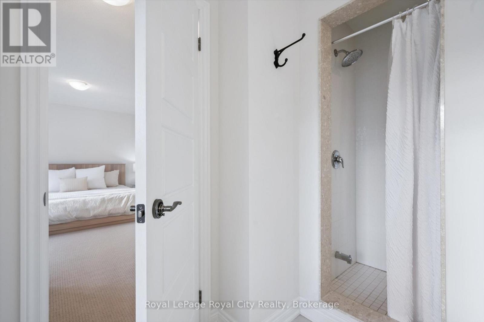 












98 KAY CRESCENT

,
Centre Wellington (Fergus),




Ontario
N1M0G2

