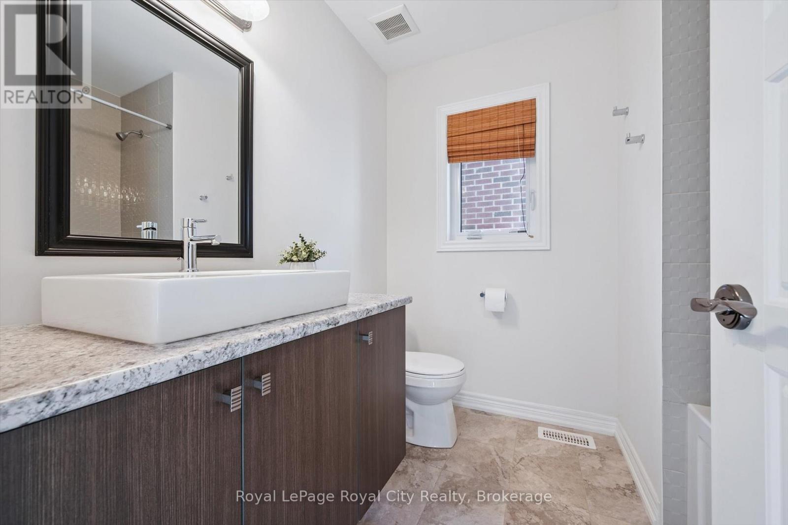 












98 KAY CRESCENT

,
Centre Wellington (Fergus),




Ontario
N1M0G2

