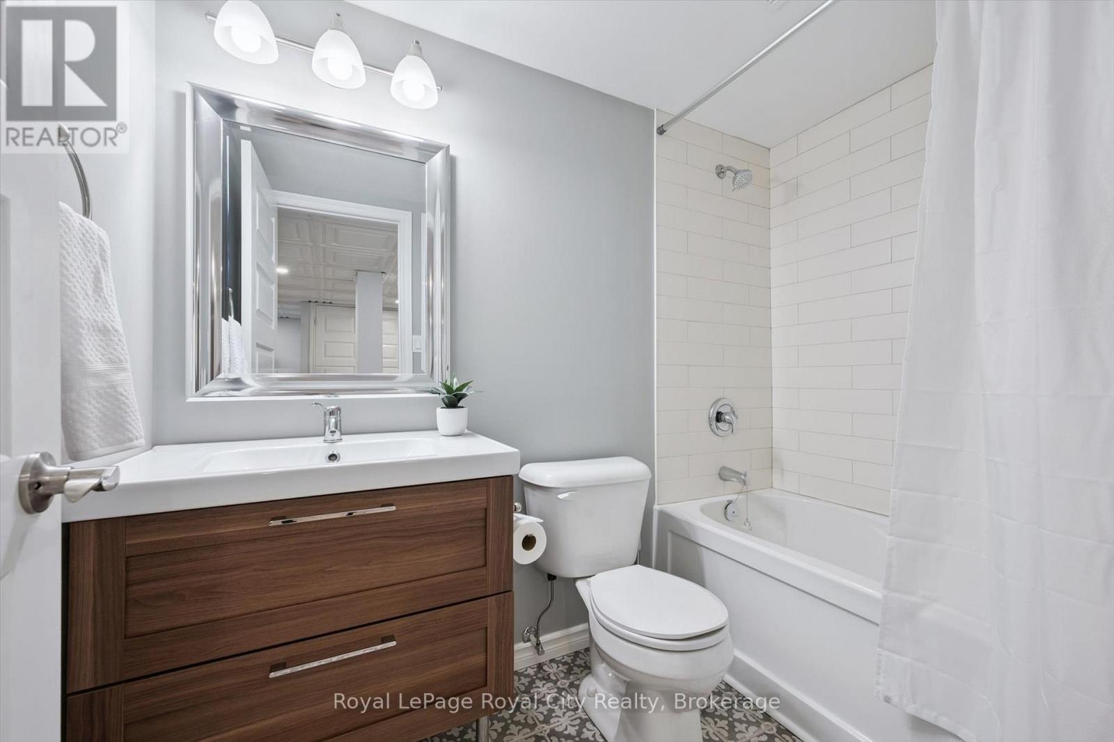 












98 KAY CRESCENT

,
Centre Wellington (Fergus),




Ontario
N1M0G2

