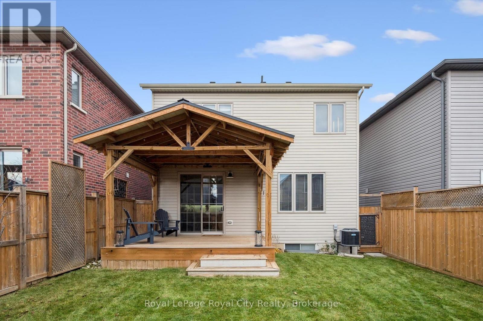 












98 KAY CRESCENT

,
Centre Wellington (Fergus),




Ontario
N1M0G2

