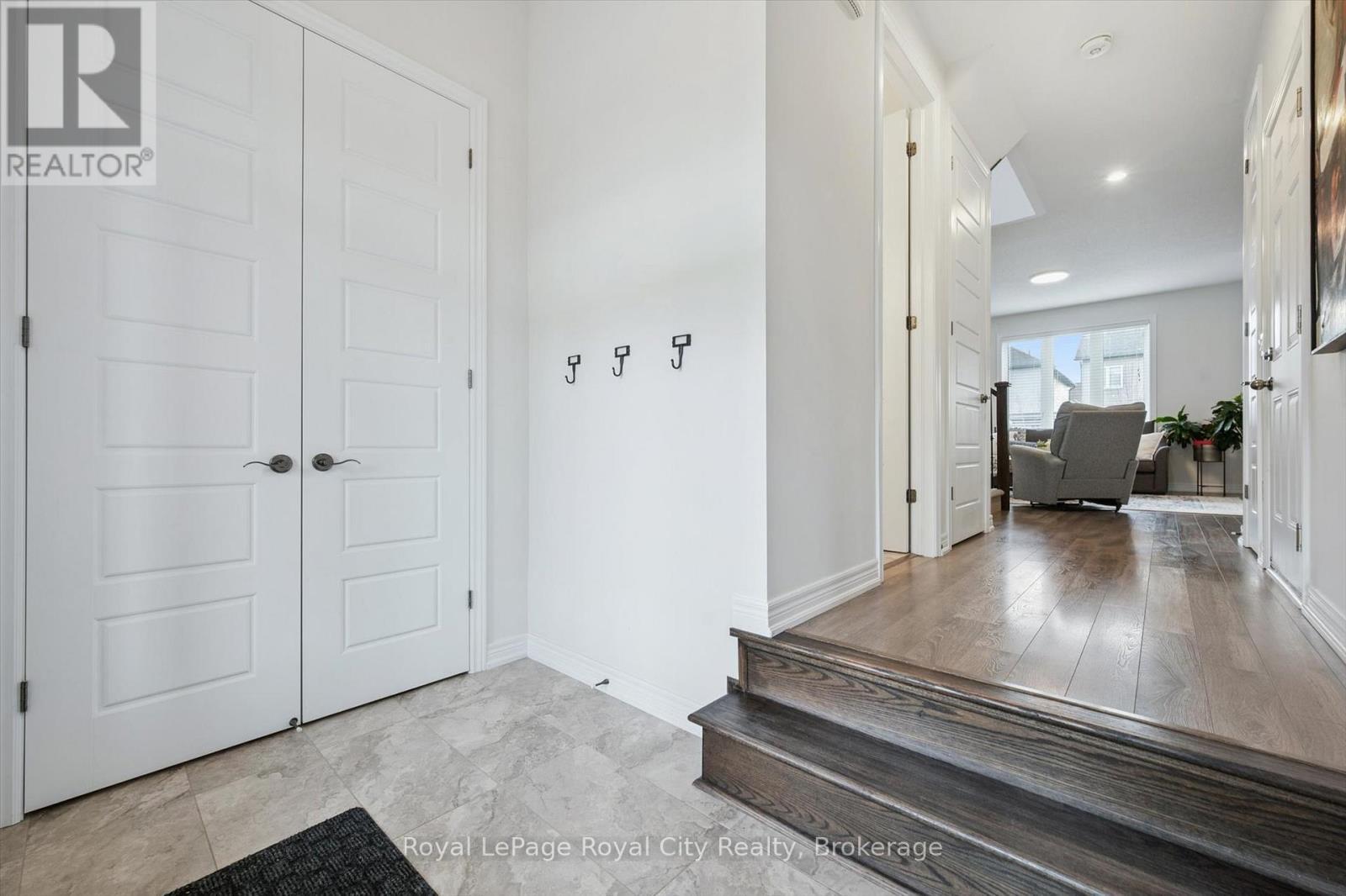 












98 KAY CRESCENT

,
Centre Wellington (Fergus),




Ontario
N1M0G2

