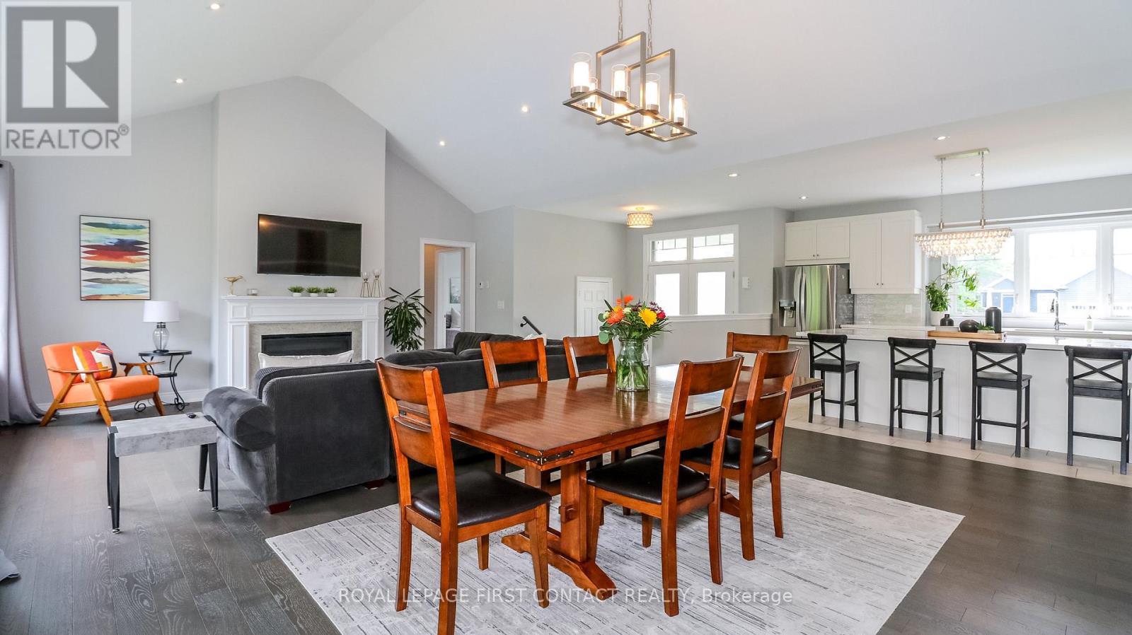 












2066 ELANA DRIVE

,
Severn,




Ontario
L3V0C2

