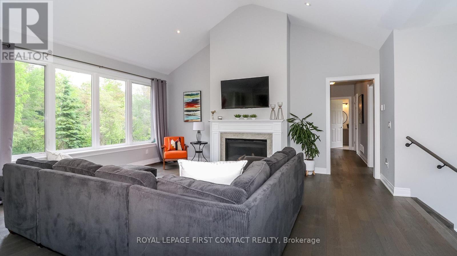 












2066 ELANA DRIVE

,
Severn,




Ontario
L3V0C2

