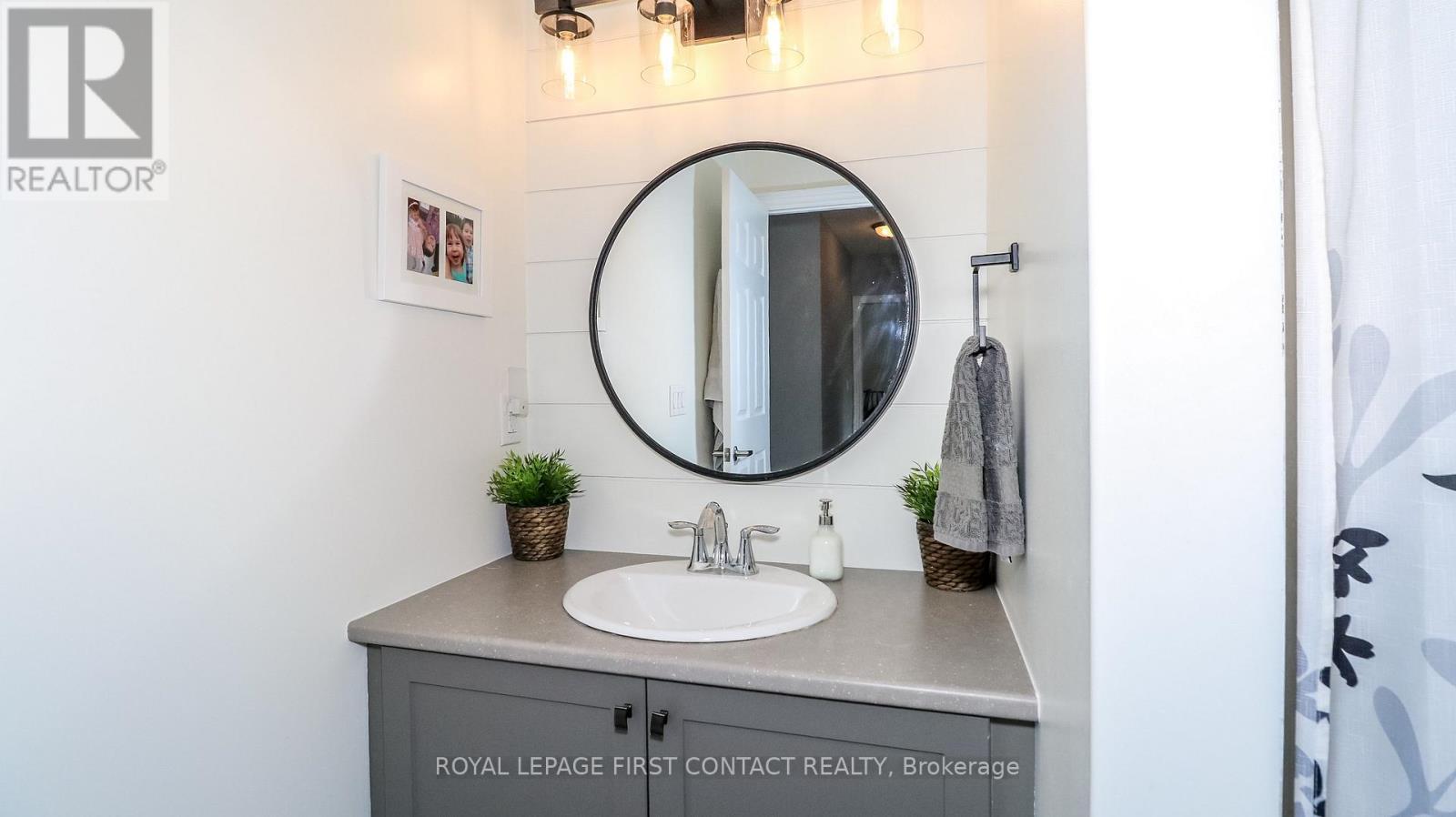 












2066 ELANA DRIVE

,
Severn,




Ontario
L3V0C2

