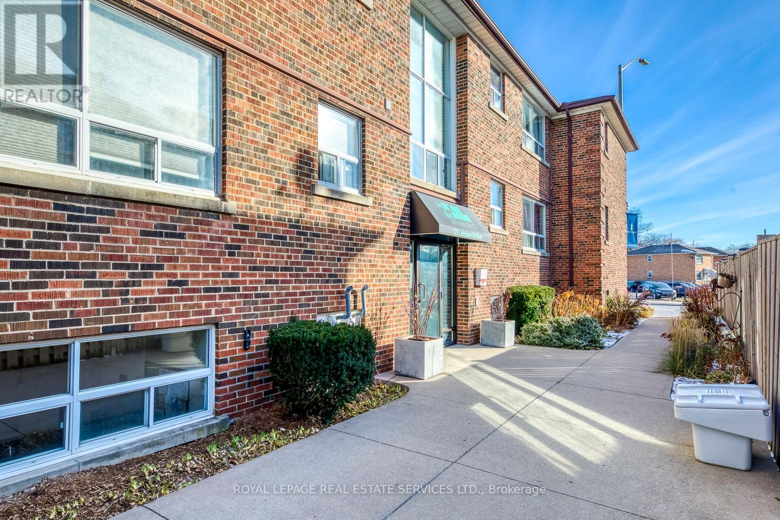 












320 LAKESHORE ROAD W

,
Mississauga,




Ontario
L5H1G8

