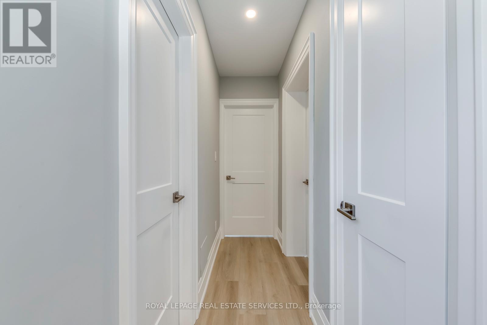 












320 LAKESHORE ROAD W

,
Mississauga,




Ontario
L5H1G8

