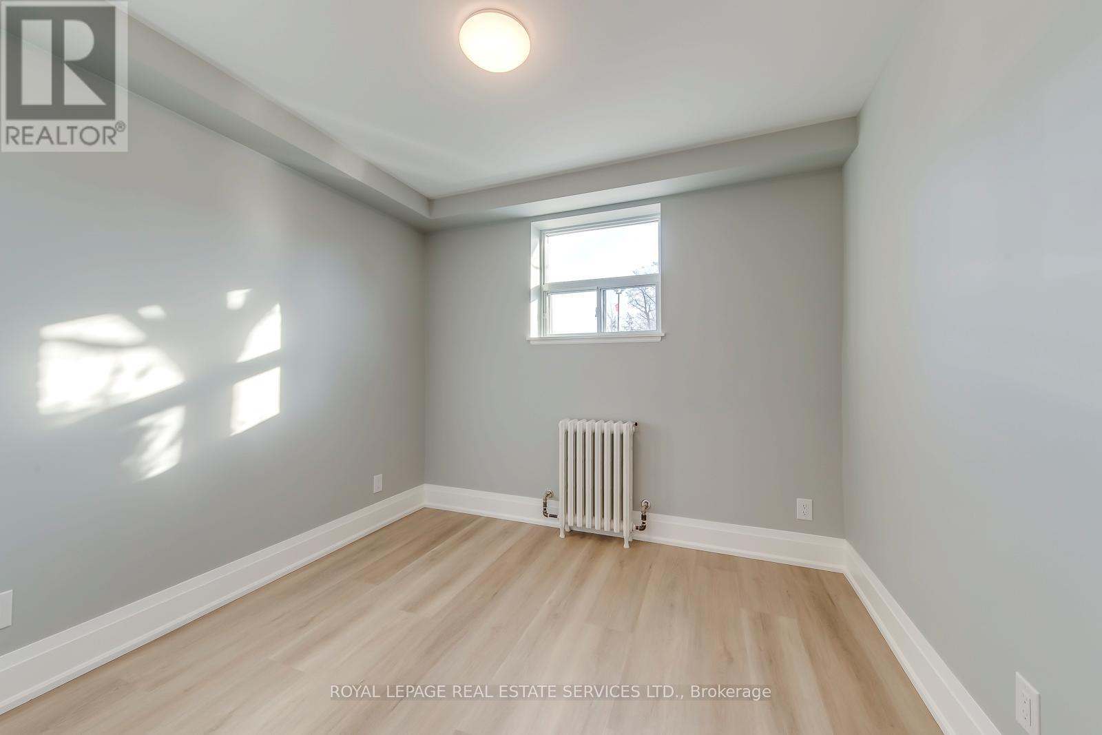 












320 LAKESHORE ROAD W

,
Mississauga,




Ontario
L5H1G8

