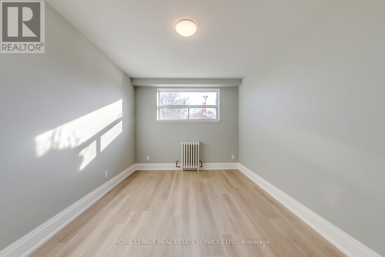 












320 LAKESHORE ROAD W

,
Mississauga,




Ontario
L5H1G8

