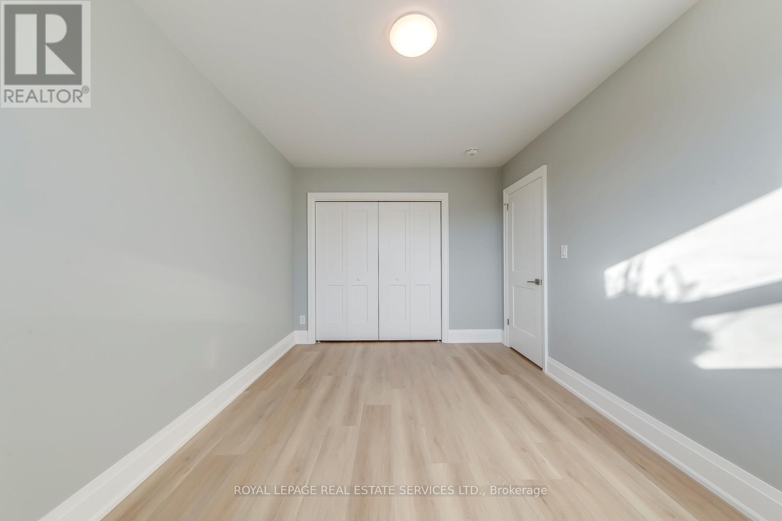 












320 LAKESHORE ROAD W

,
Mississauga,




Ontario
L5H1G8

