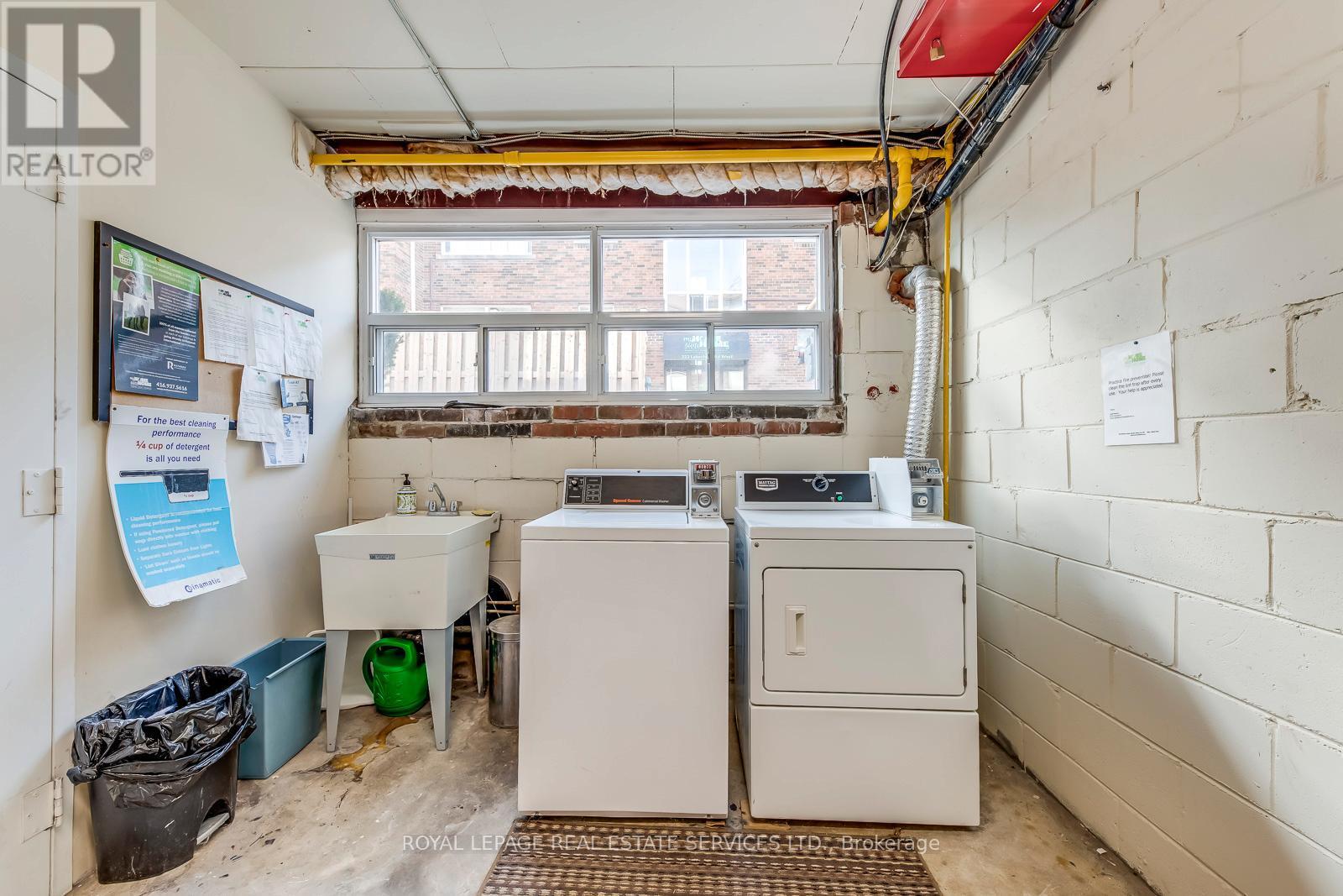 












320 LAKESHORE ROAD W

,
Mississauga,




Ontario
L5H1G8

