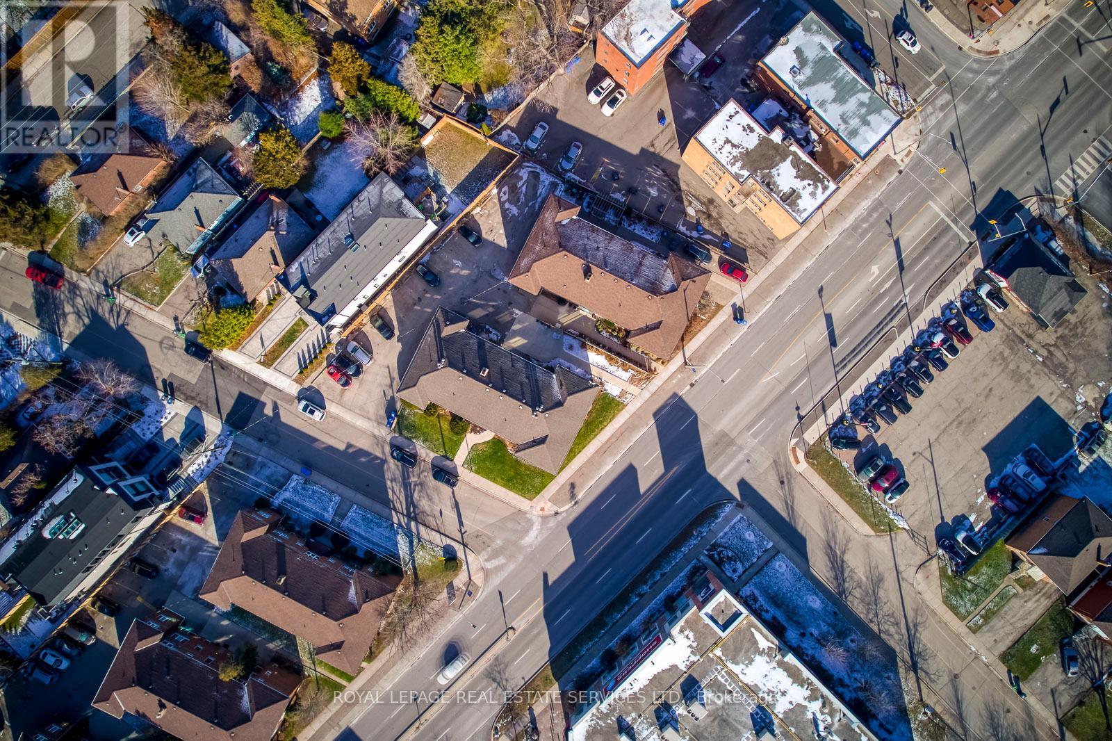 












320 LAKESHORE ROAD W

,
Mississauga,




Ontario
L5H1G8

