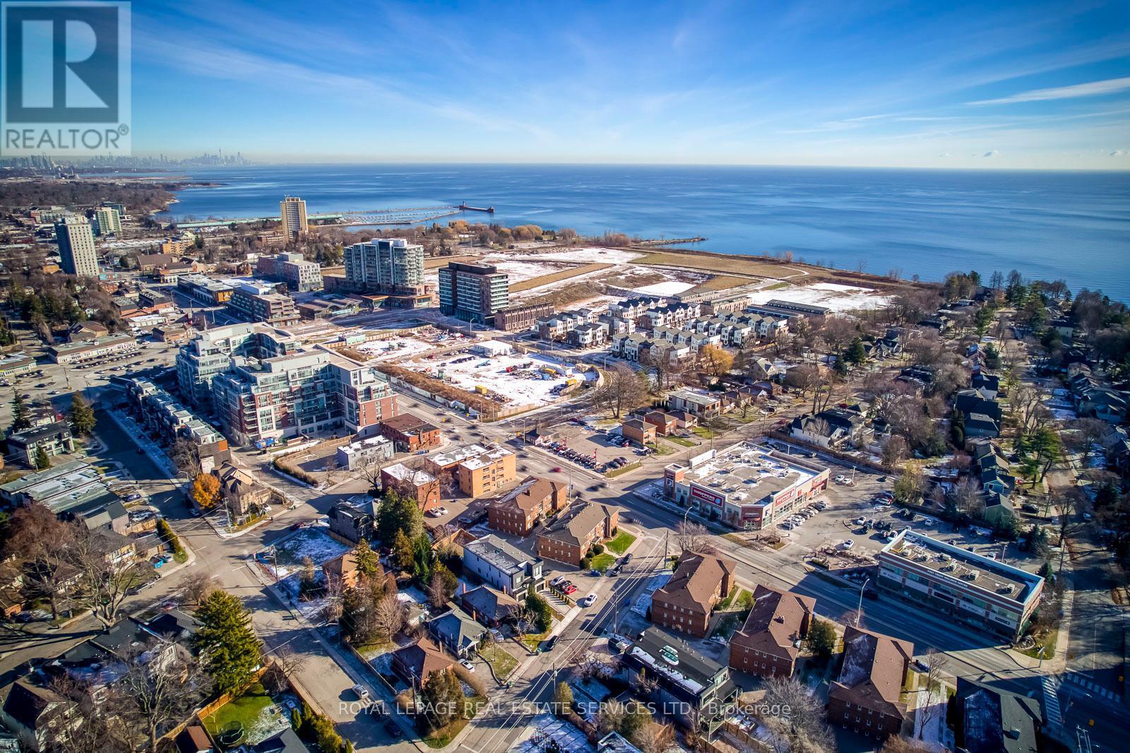 












320 LAKESHORE ROAD W

,
Mississauga,




Ontario
L5H1G8

