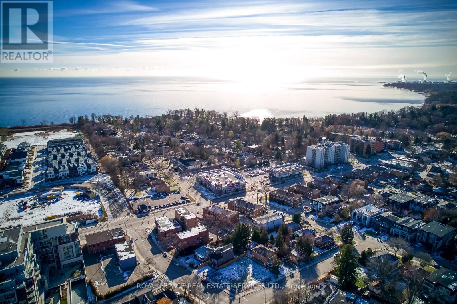 












320 LAKESHORE ROAD W

,
Mississauga,




Ontario
L5H1G8

