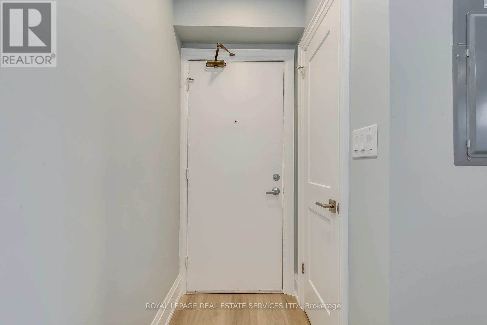 












320 LAKESHORE ROAD W

,
Mississauga,




Ontario
L5H1G8

