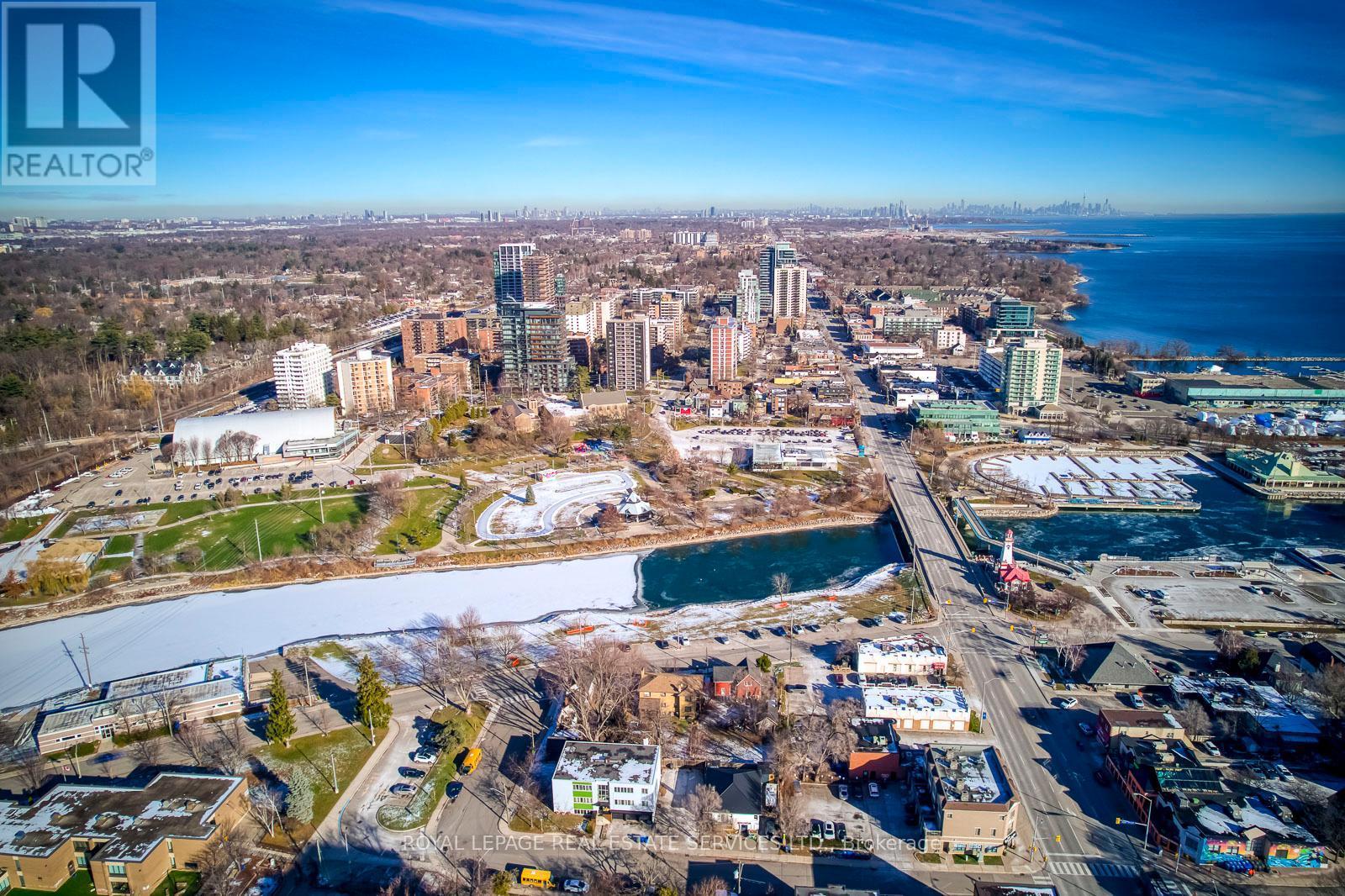 












320 LAKESHORE ROAD W

,
Mississauga,




Ontario
L5H1G8

