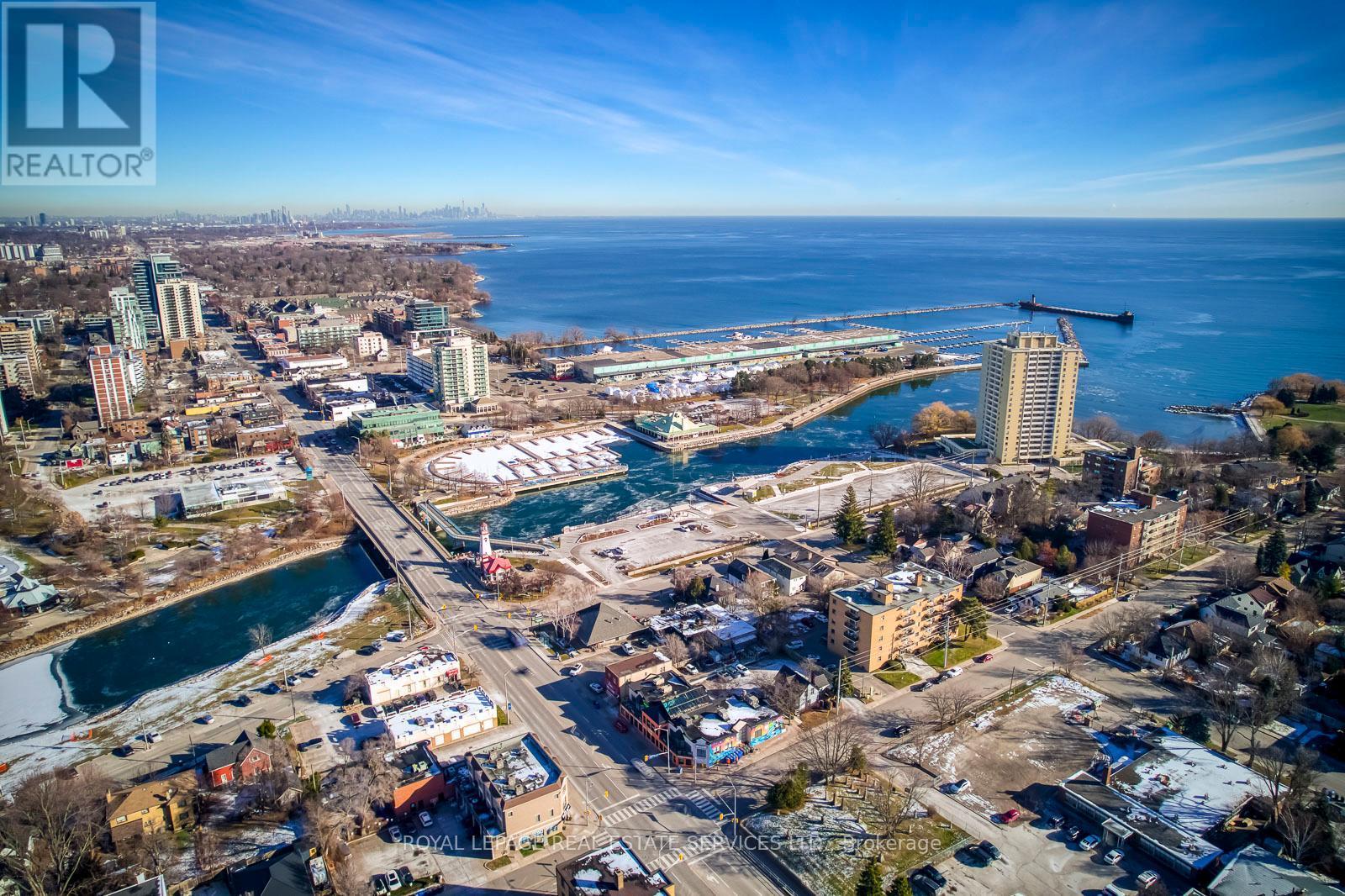 












320 LAKESHORE ROAD W

,
Mississauga,




Ontario
L5H1G8

