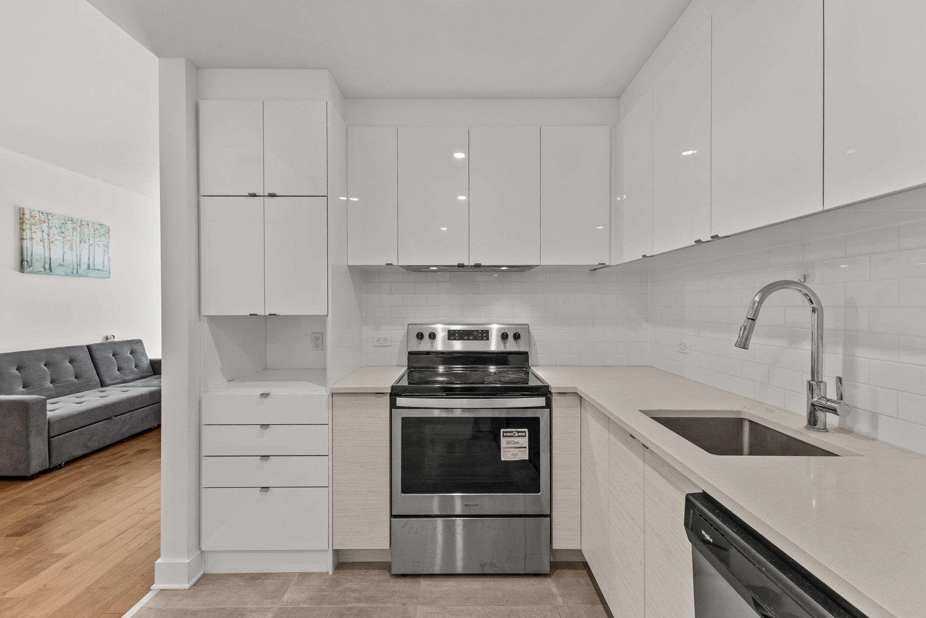 









5175


Av. de Courtrai

, 403,
Montréal (Côte-des-Neiges/Notre-Dame-de-Grâce),




QC
H3W0A9

