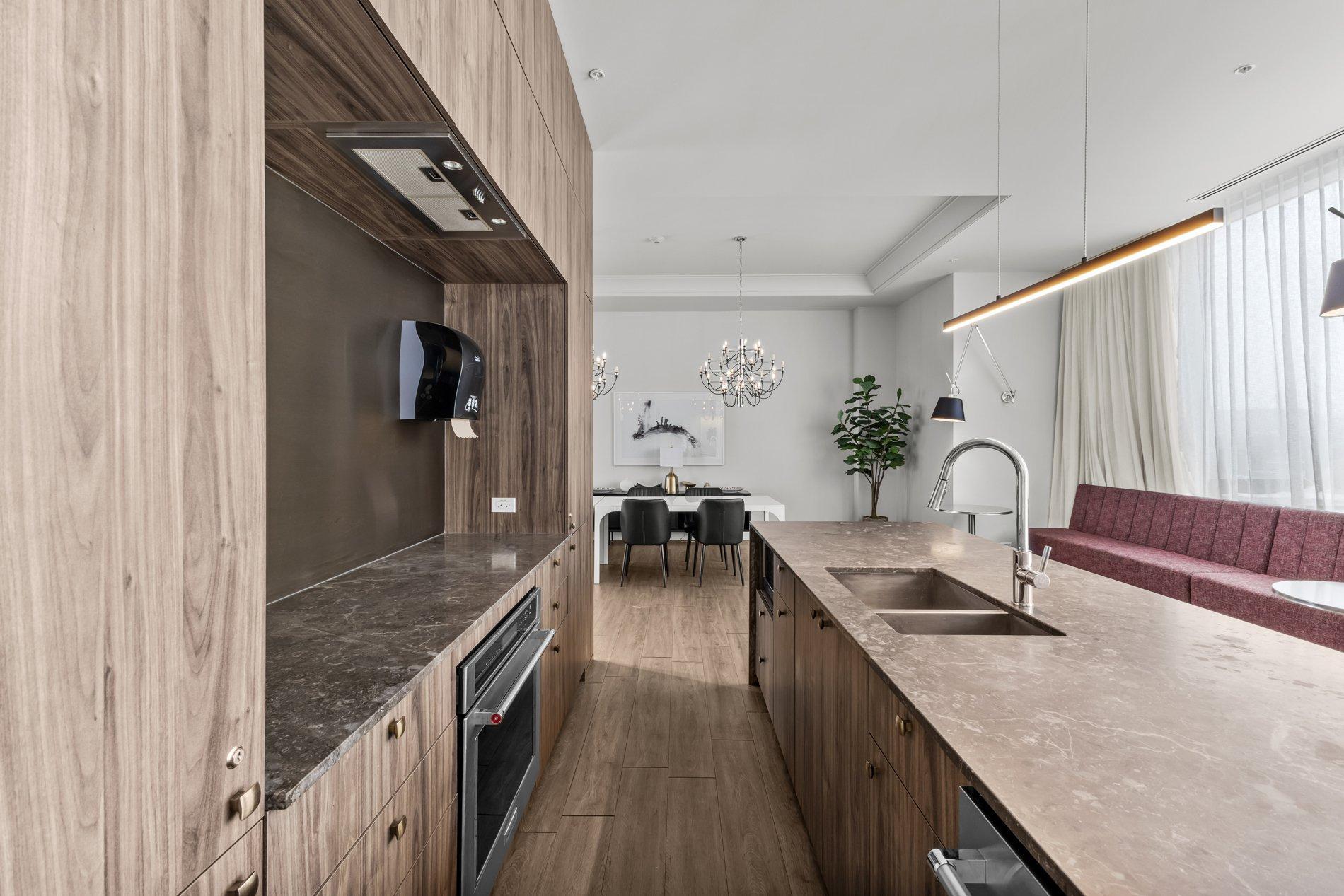 









5175


Av. de Courtrai

, 403,
Montréal (Côte-des-Neiges/Notre-Dame-de-Grâce),




QC
H3W0A9

