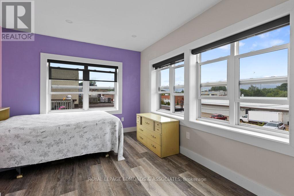 












201 PEMBROKE STREET W

,
Pembroke,




Ontario
K8A5N1

