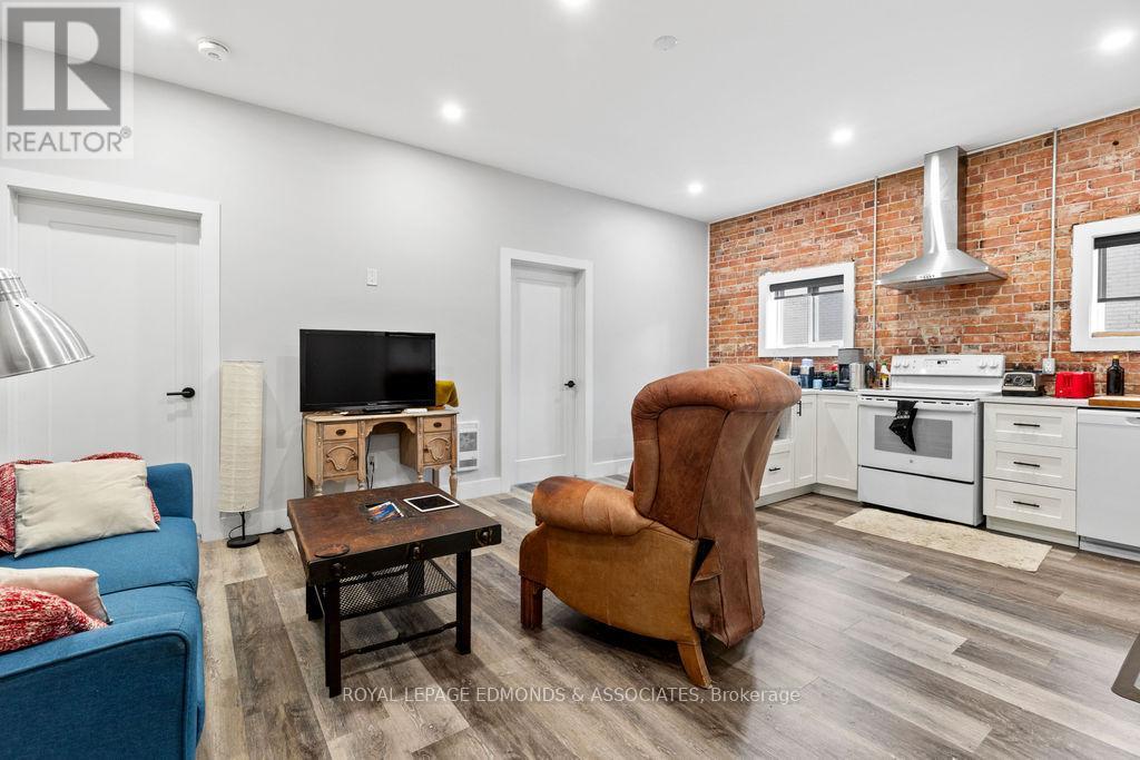 












201 PEMBROKE STREET W

,
Pembroke,




Ontario
K8A5N1

