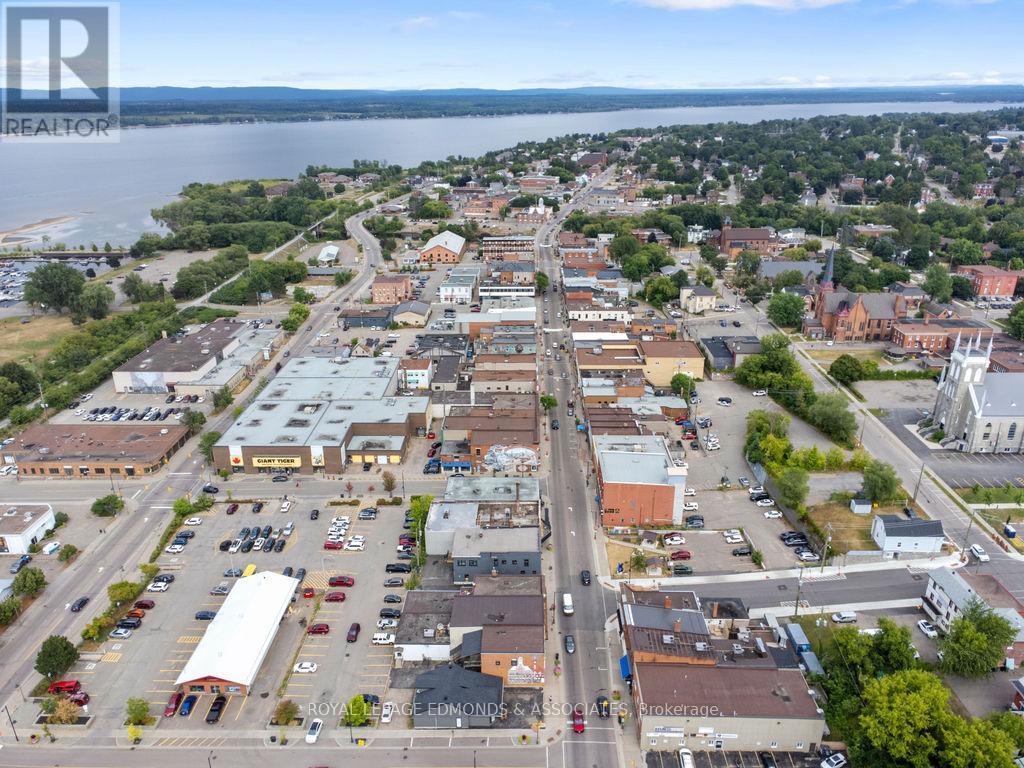 












201 PEMBROKE STREET W

,
Pembroke,




Ontario
K8A5N1

