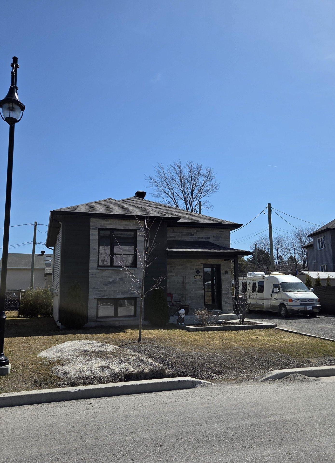 









212


Rue du Sémillon

,
Saint-Lin/Laurentides,




QC
J5M0X3

