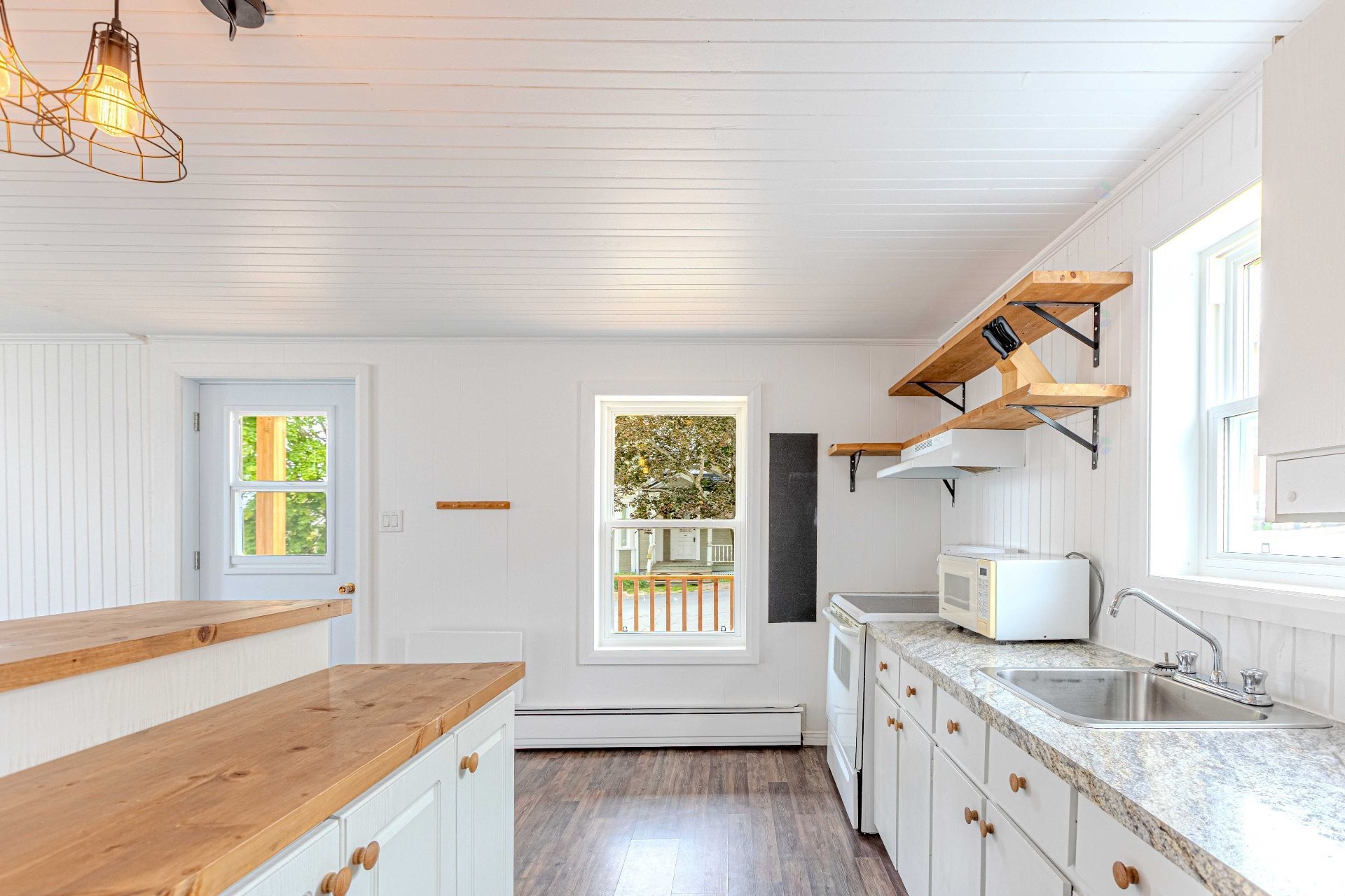 









143Z

 - 145Z


Rue Principale

,
Saint-Magloire,




QC
G0R3M0

