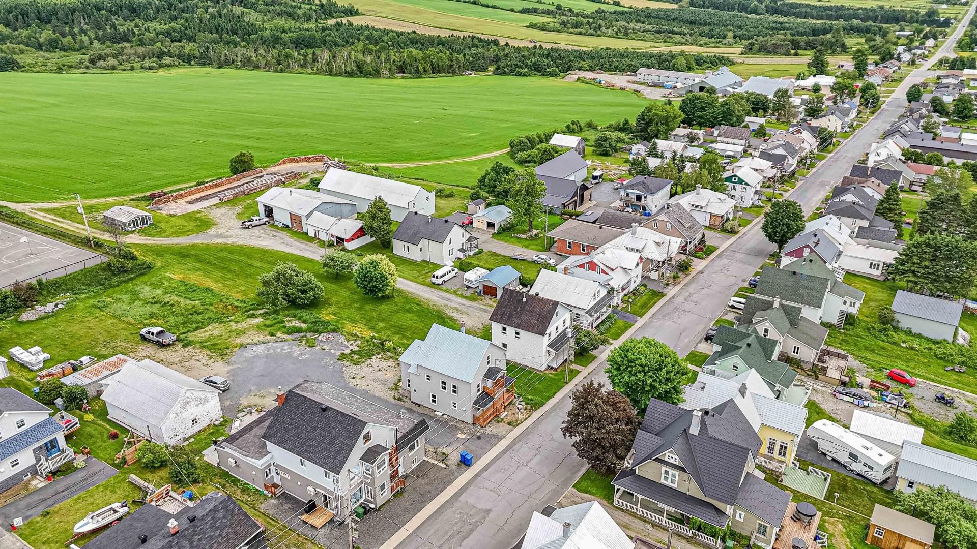 









143Z

 - 145Z


Rue Principale

,
Saint-Magloire,




QC
G0R3M0

