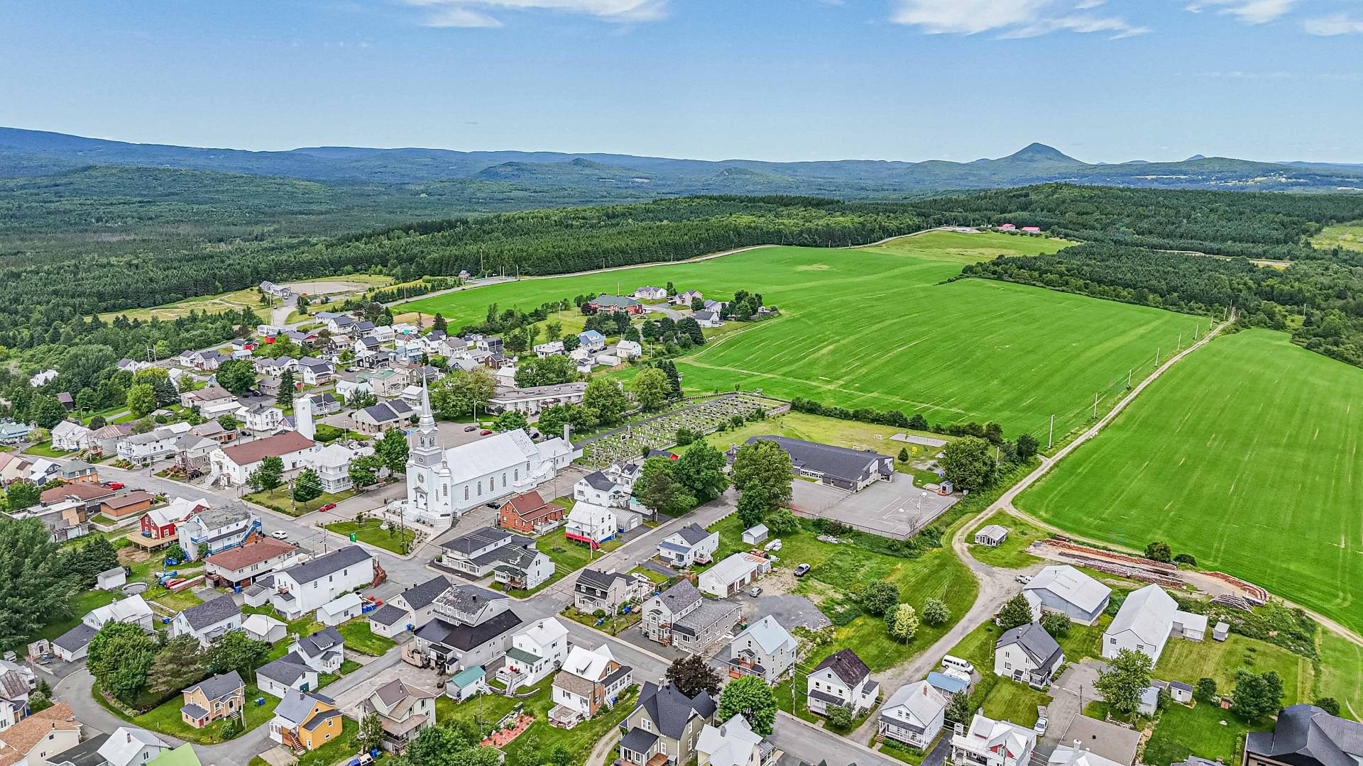 









143Z

 - 145Z


Rue Principale

,
Saint-Magloire,




QC
G0R3M0

