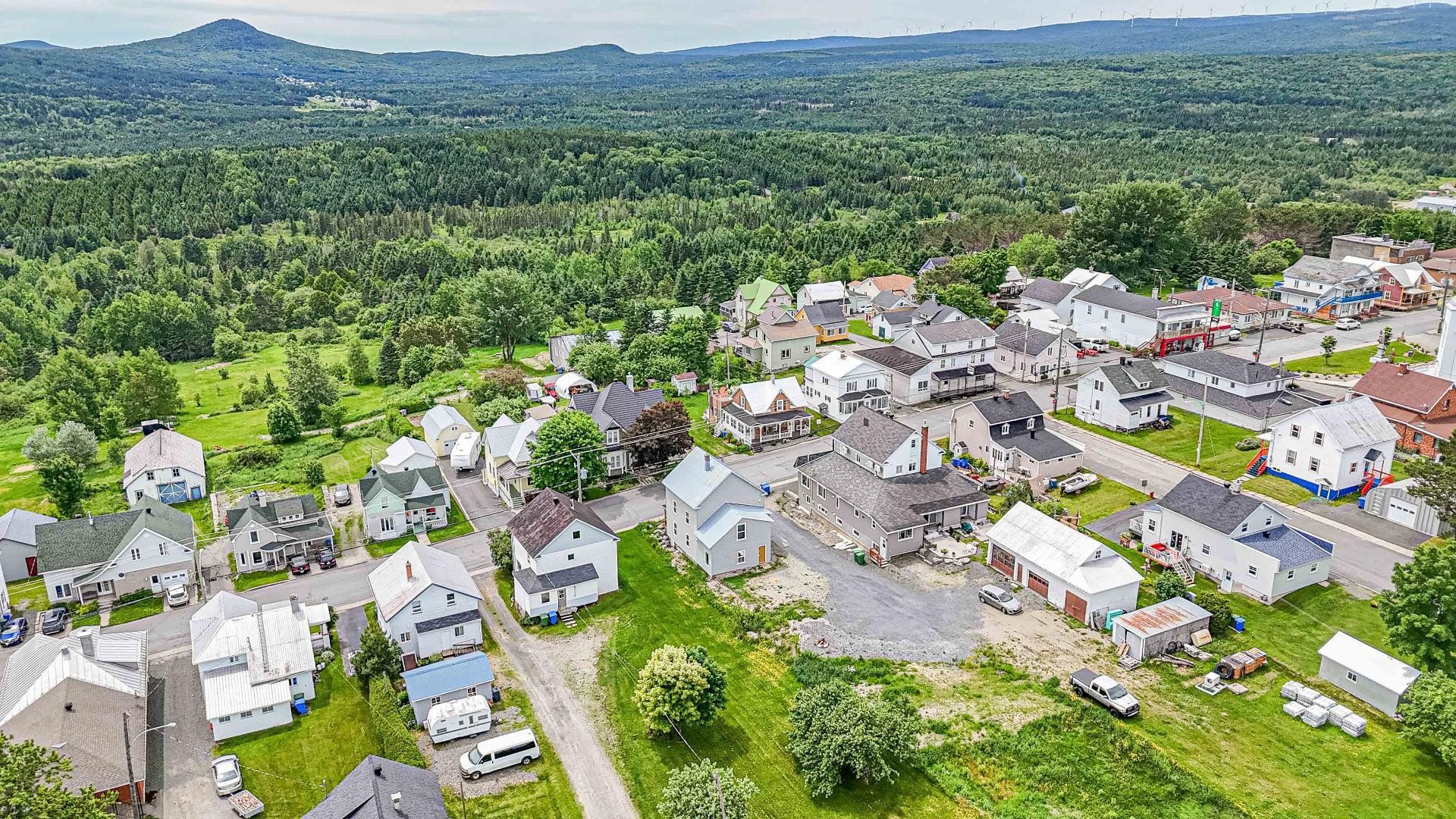 









143Z

 - 145Z


Rue Principale

,
Saint-Magloire,




QC
G0R3M0

