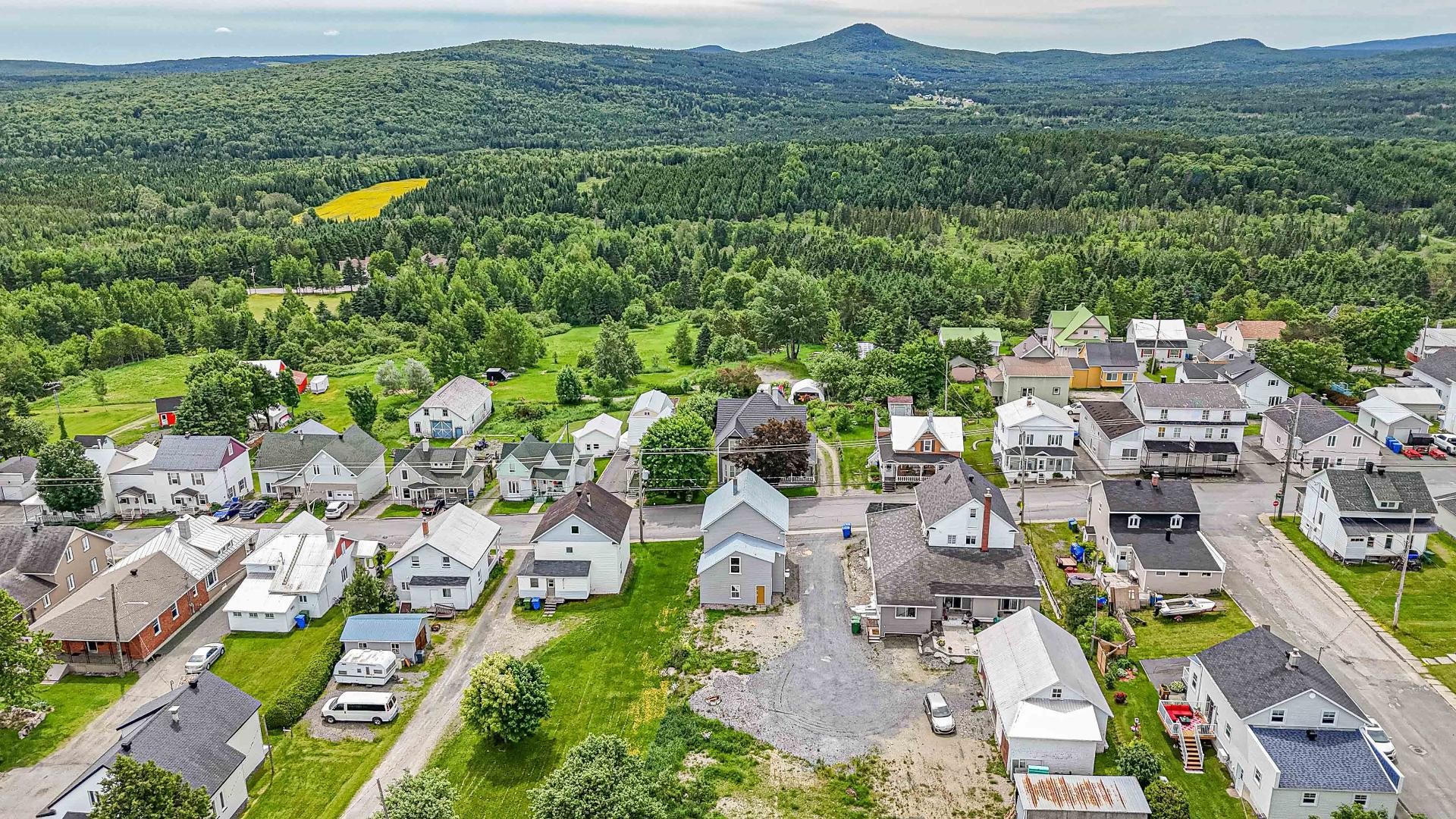 









143Z

 - 145Z


Rue Principale

,
Saint-Magloire,




QC
G0R3M0

