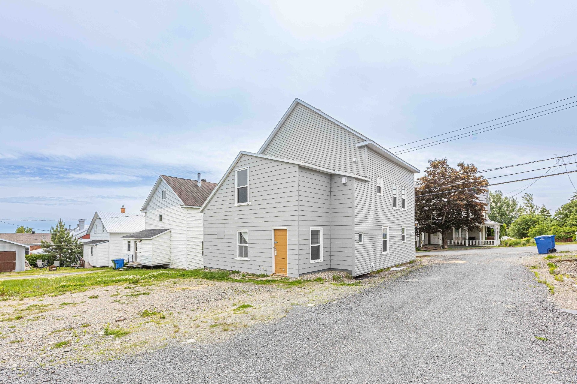 









143Z

 - 145Z


Rue Principale

,
Saint-Magloire,




QC
G0R3M0

