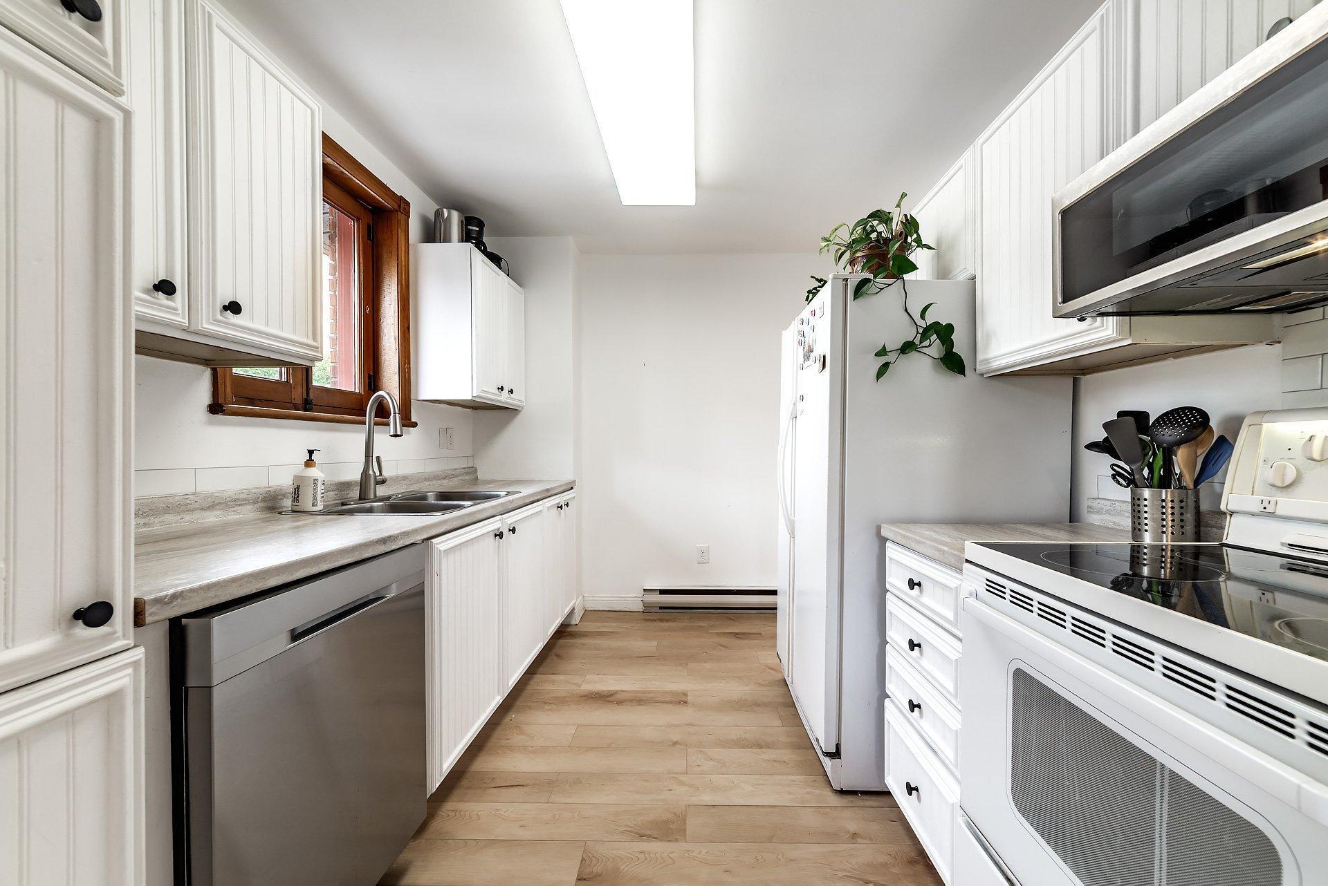 









47


Av. des Pins O.

, 303,
Montréal (Le Plateau-Mont-Royal),




QC
H2W1R7

