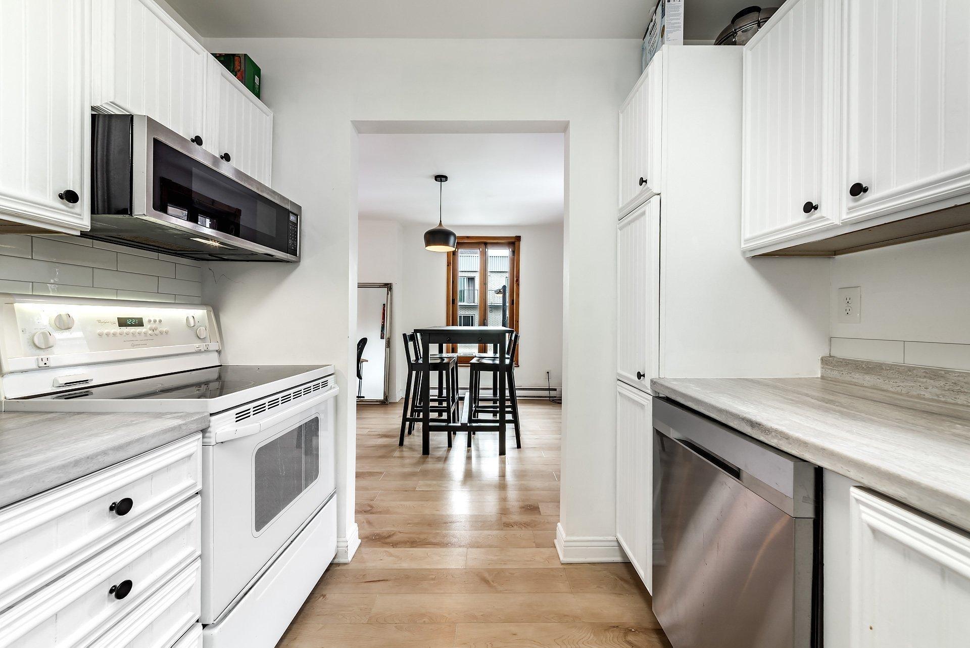 









47


Av. des Pins O.

, 303,
Montréal (Le Plateau-Mont-Royal),




QC
H2W1R7

