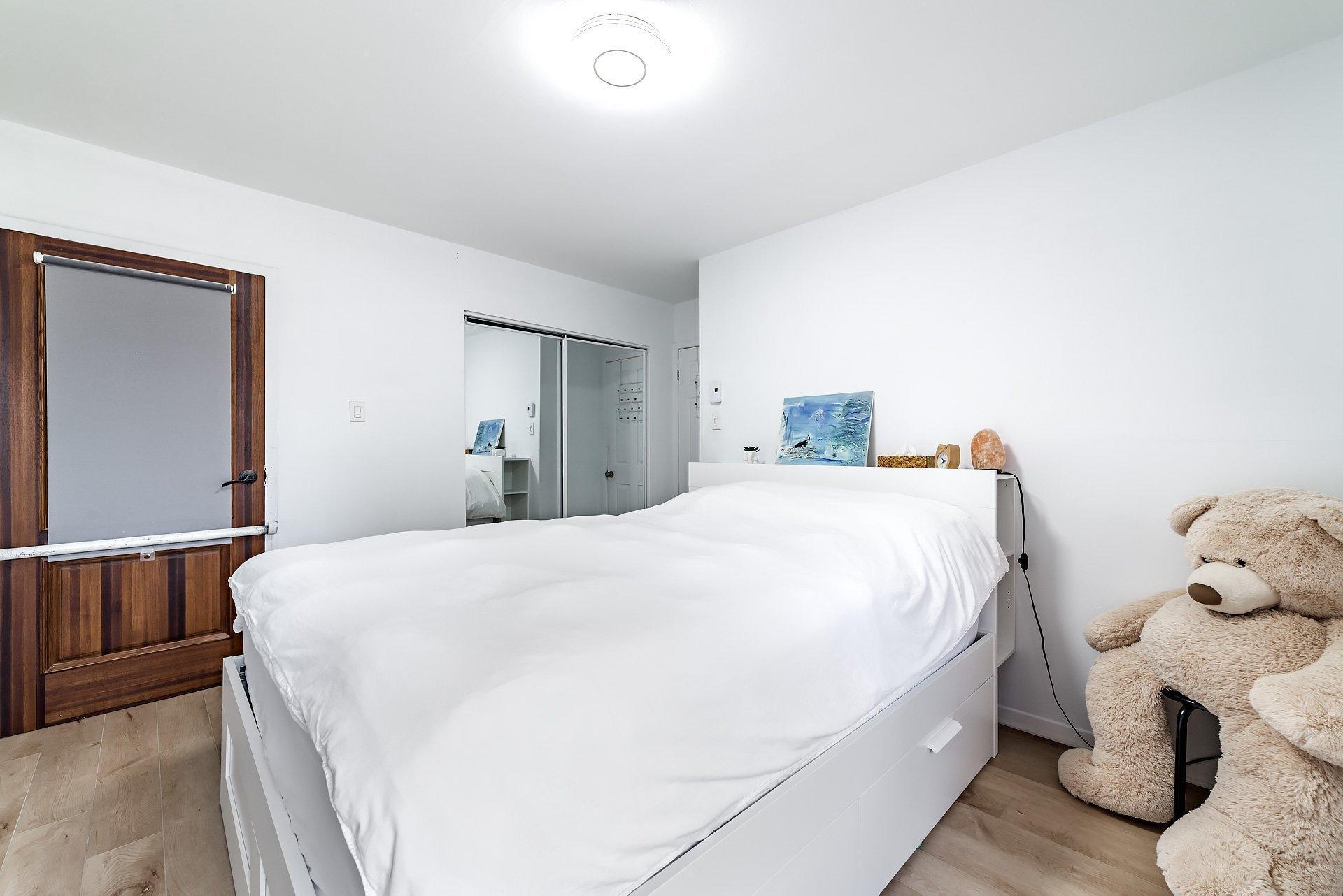 









47


Av. des Pins O.

, 303,
Montréal (Le Plateau-Mont-Royal),




QC
H2W1R7

