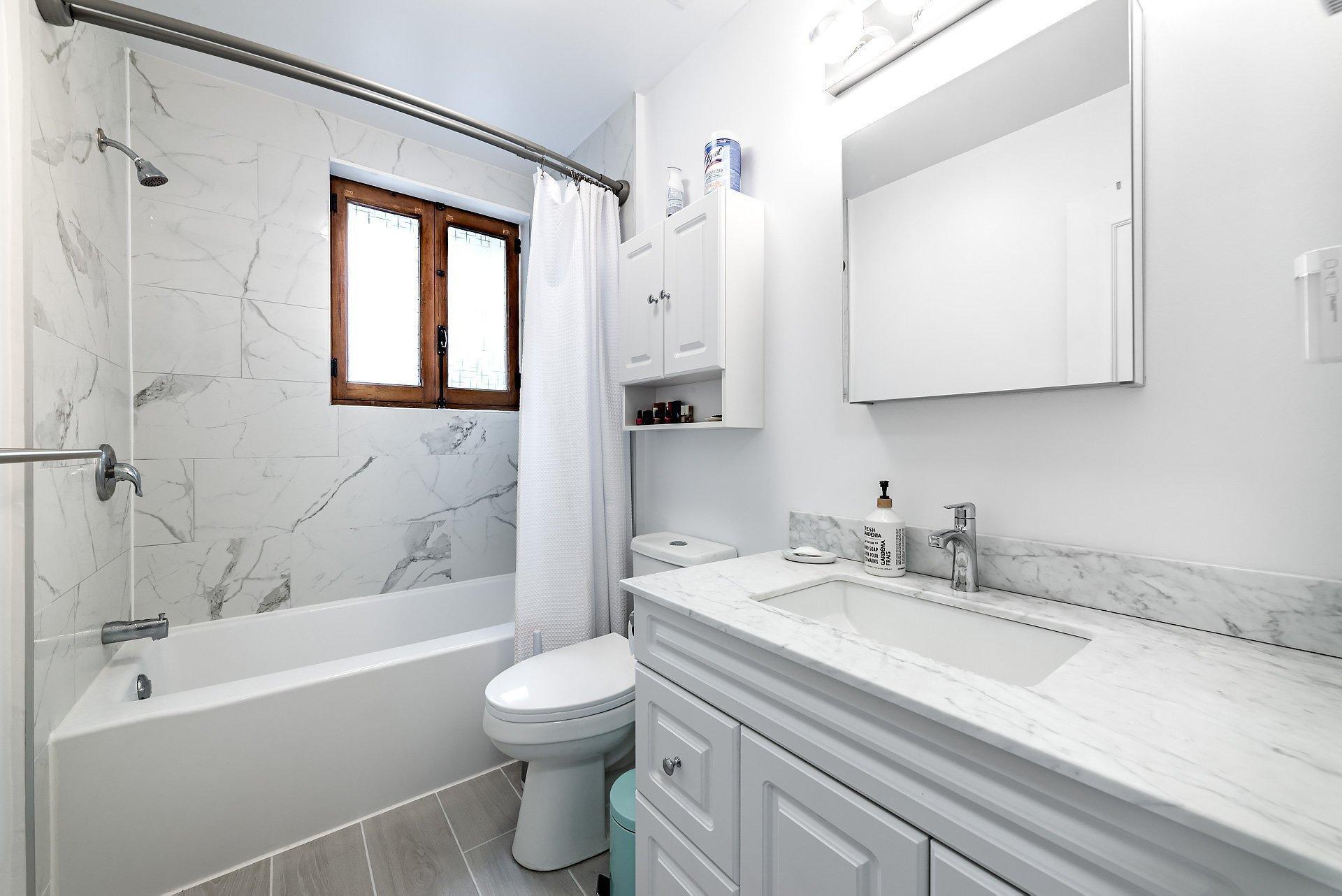 









47


Av. des Pins O.

, 303,
Montréal (Le Plateau-Mont-Royal),




QC
H2W1R7

